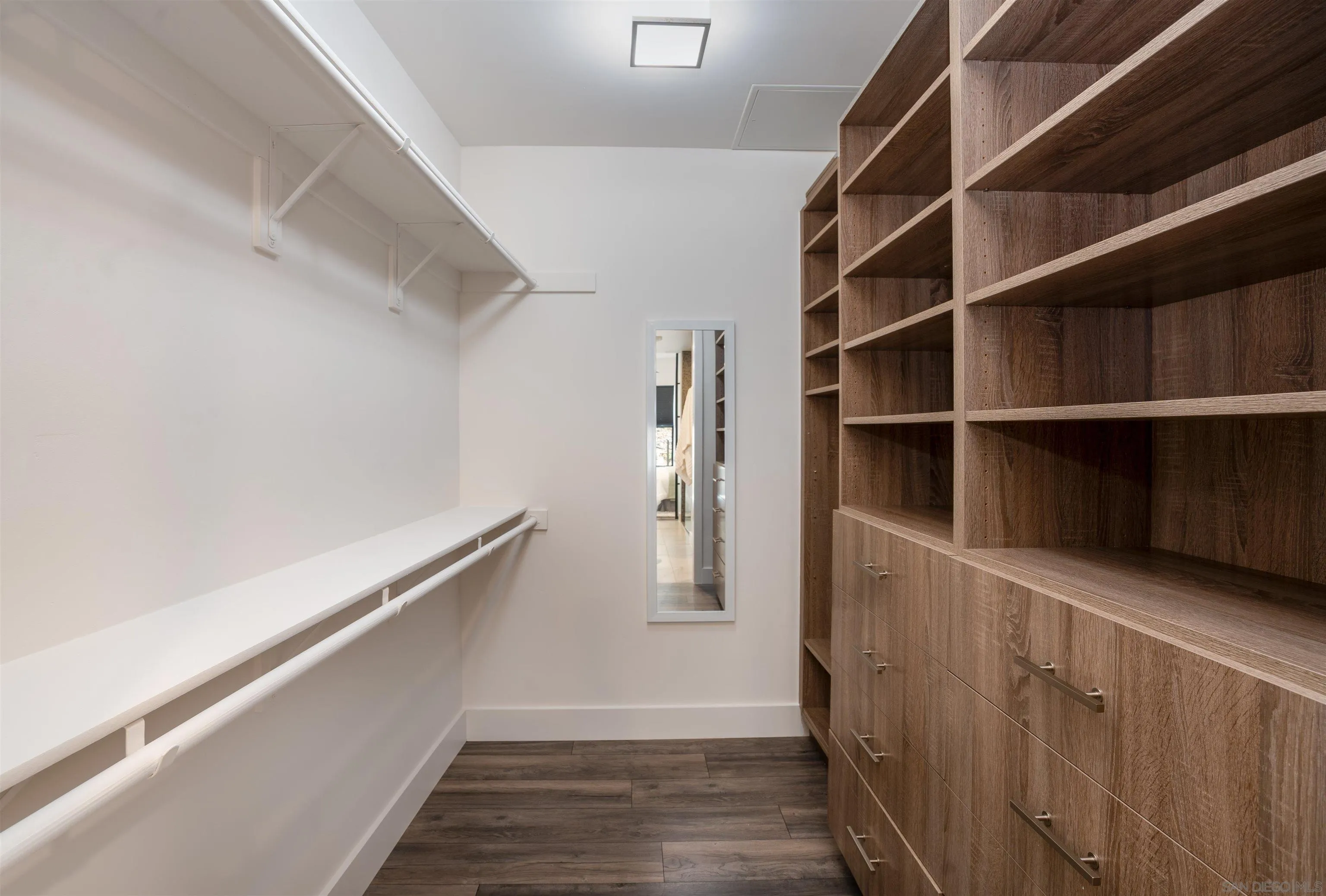 https://cdn.realtyfeed.com/cdn/127/260014190/f1aee76fb8b2e24b00ee179c1abb0b11.webp