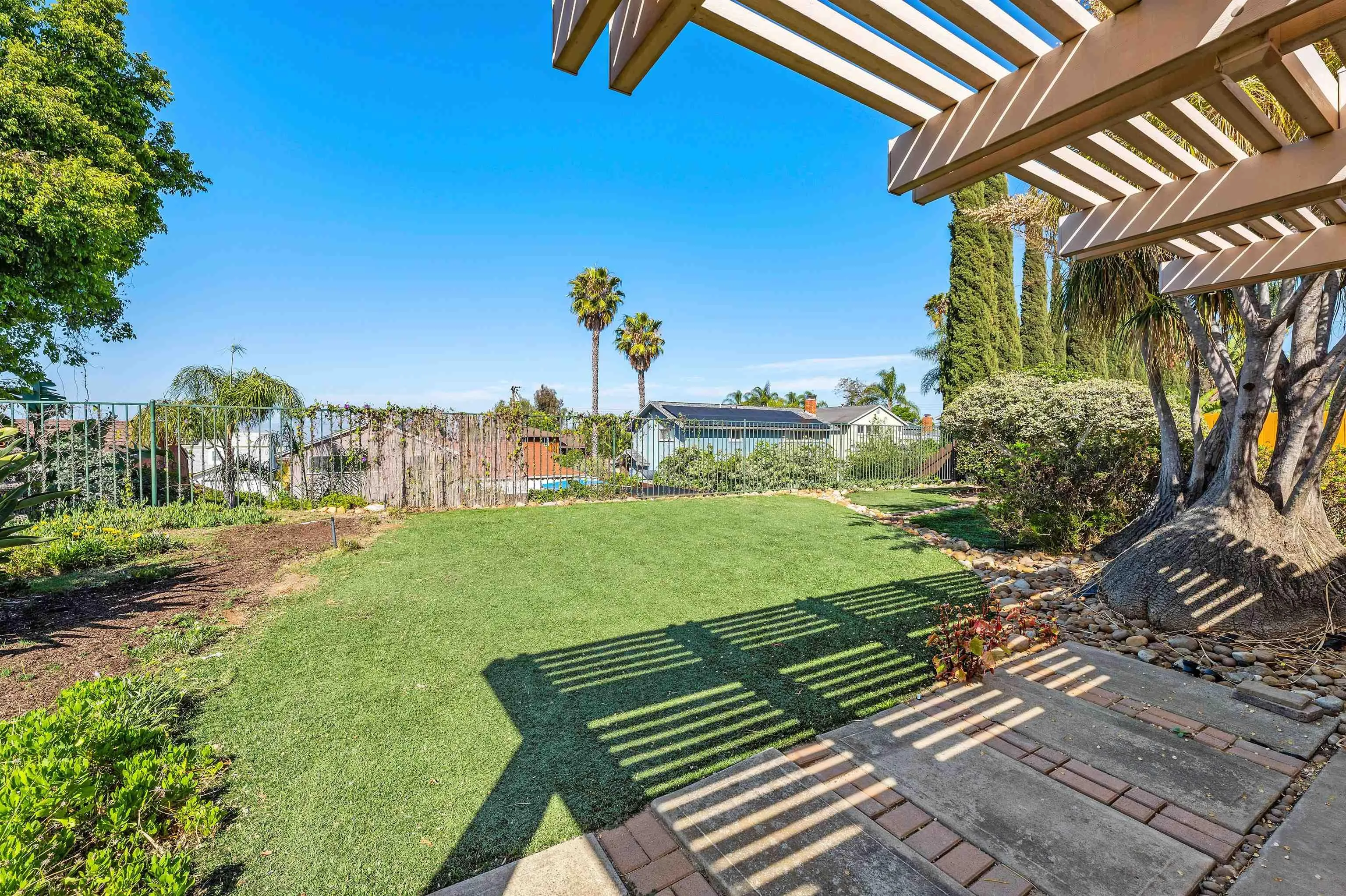 https://cdn.realtyfeed.com/cdn/127/260014191/1c5228348e2555845246fd976c8a4852.webp