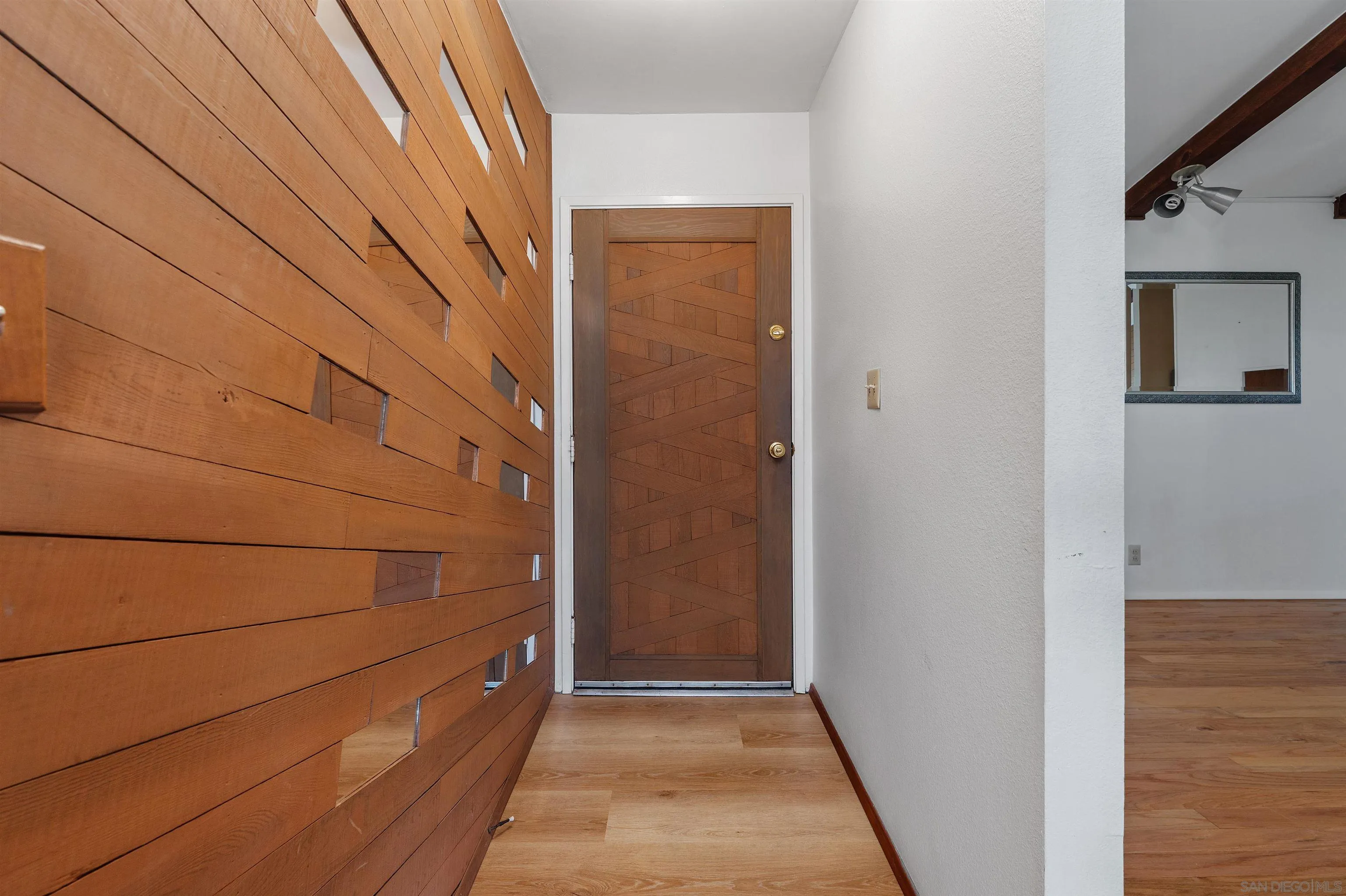 https://cdn.realtyfeed.com/cdn/127/260014191/1cd38286e5dcbd0cfabeb875ca620319.webp