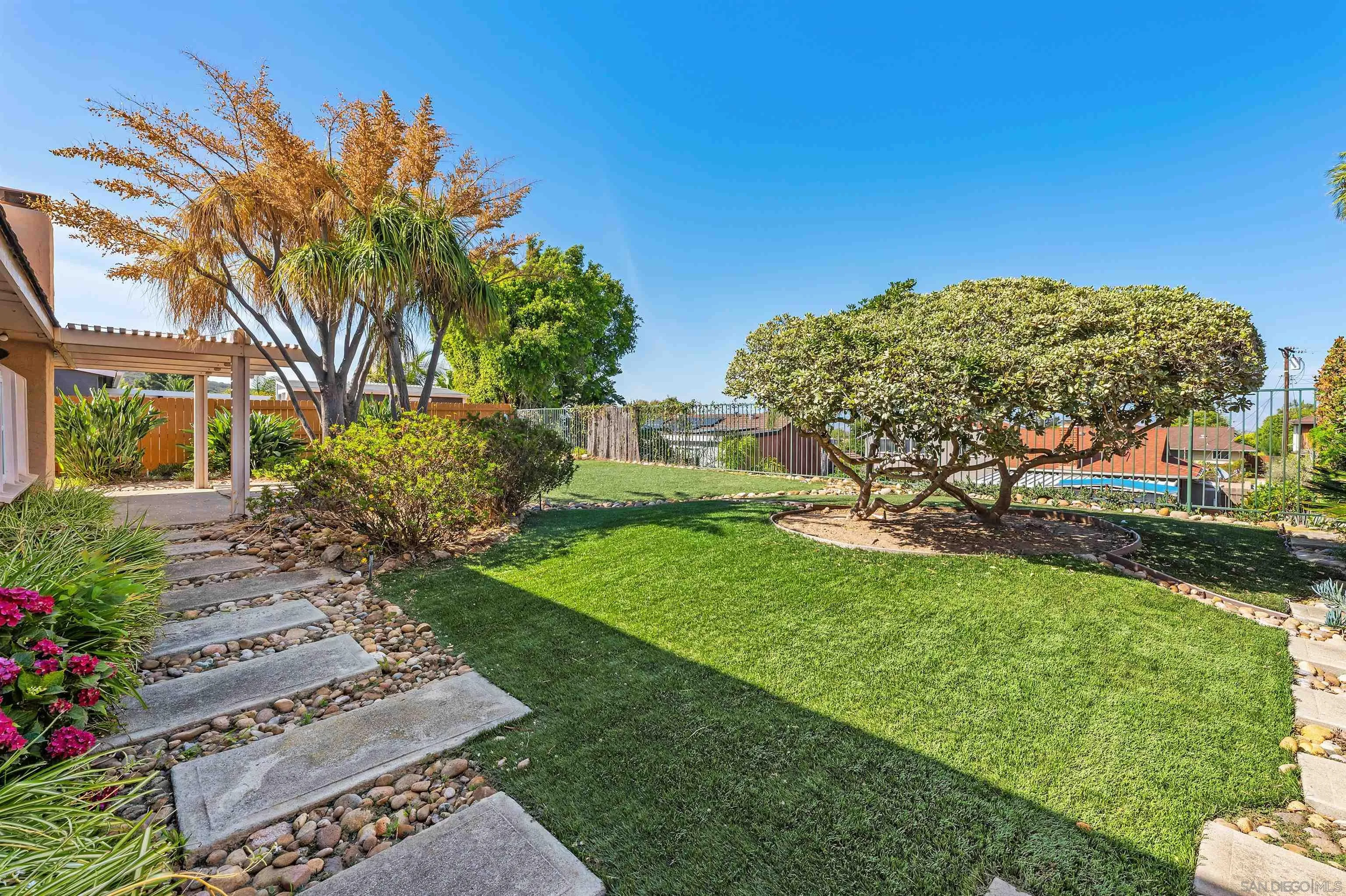 https://cdn.realtyfeed.com/cdn/127/260014191/2042bb2adf412ca757f60bb221baa303.webp