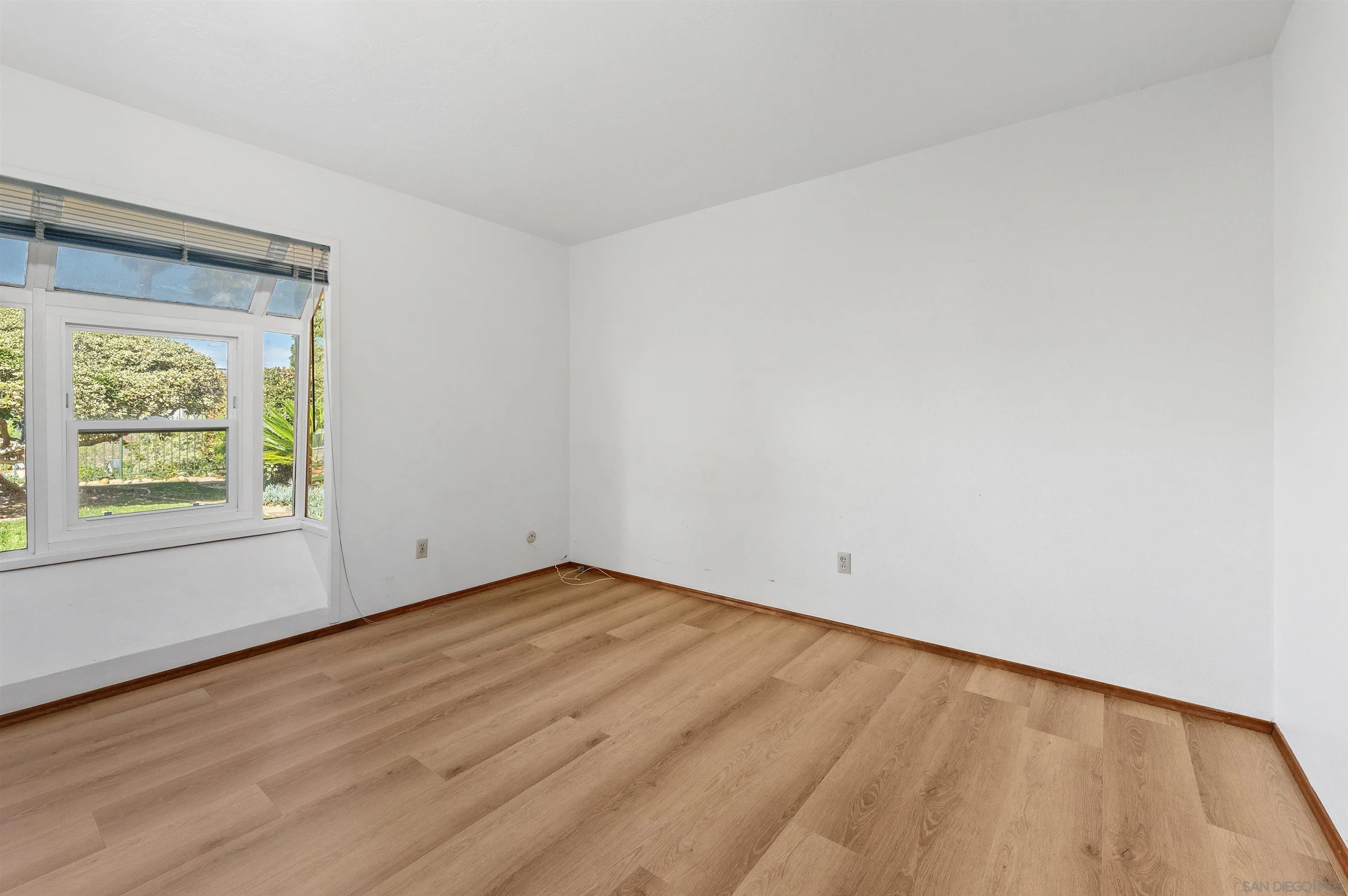 https://cdn.realtyfeed.com/cdn/127/260014191/39b2b2939cf2793fd10b639e83b5da27.webp