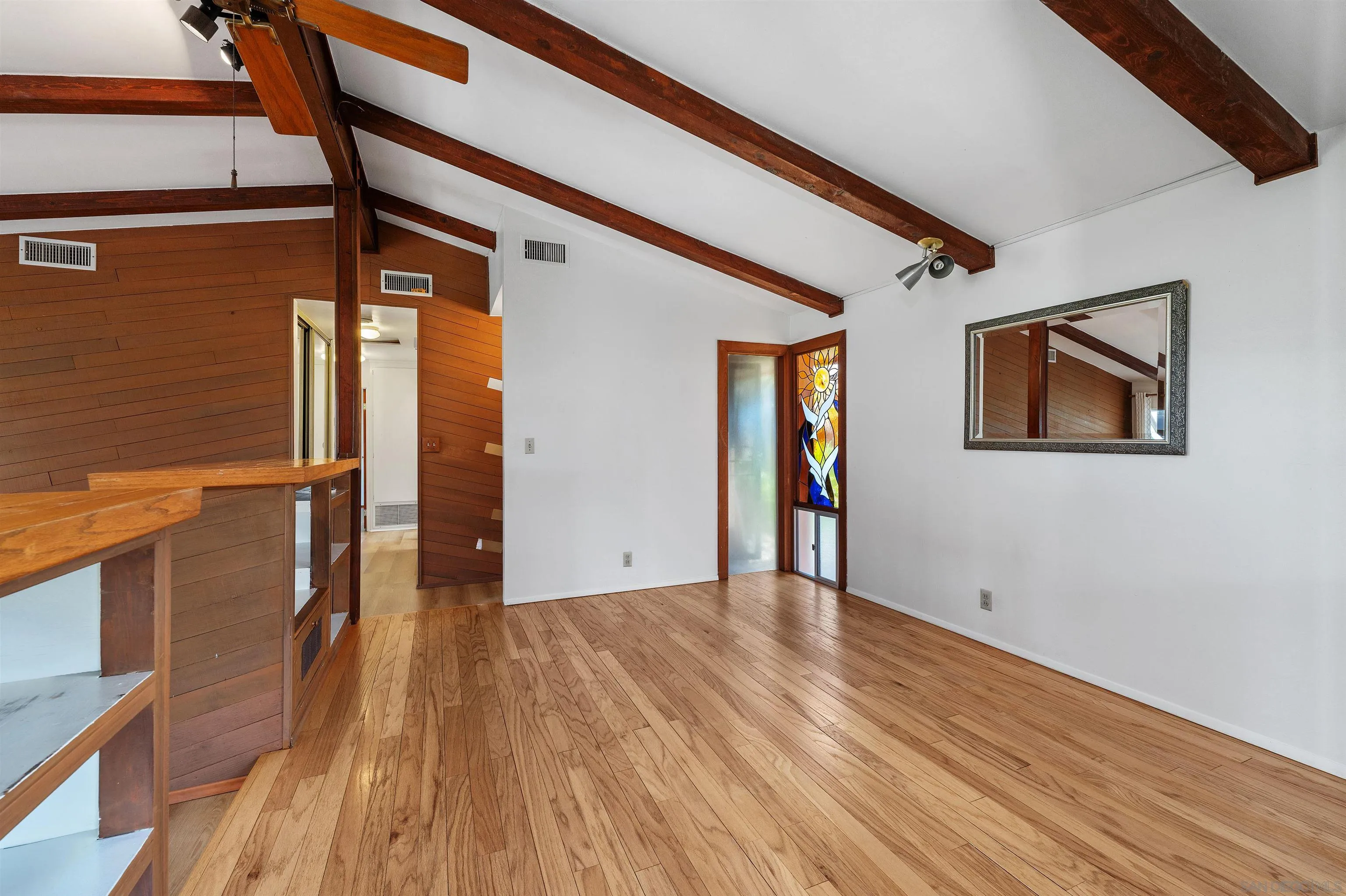 https://cdn.realtyfeed.com/cdn/127/260014191/4af799e4adf7162b70954b2651e816b3.webp