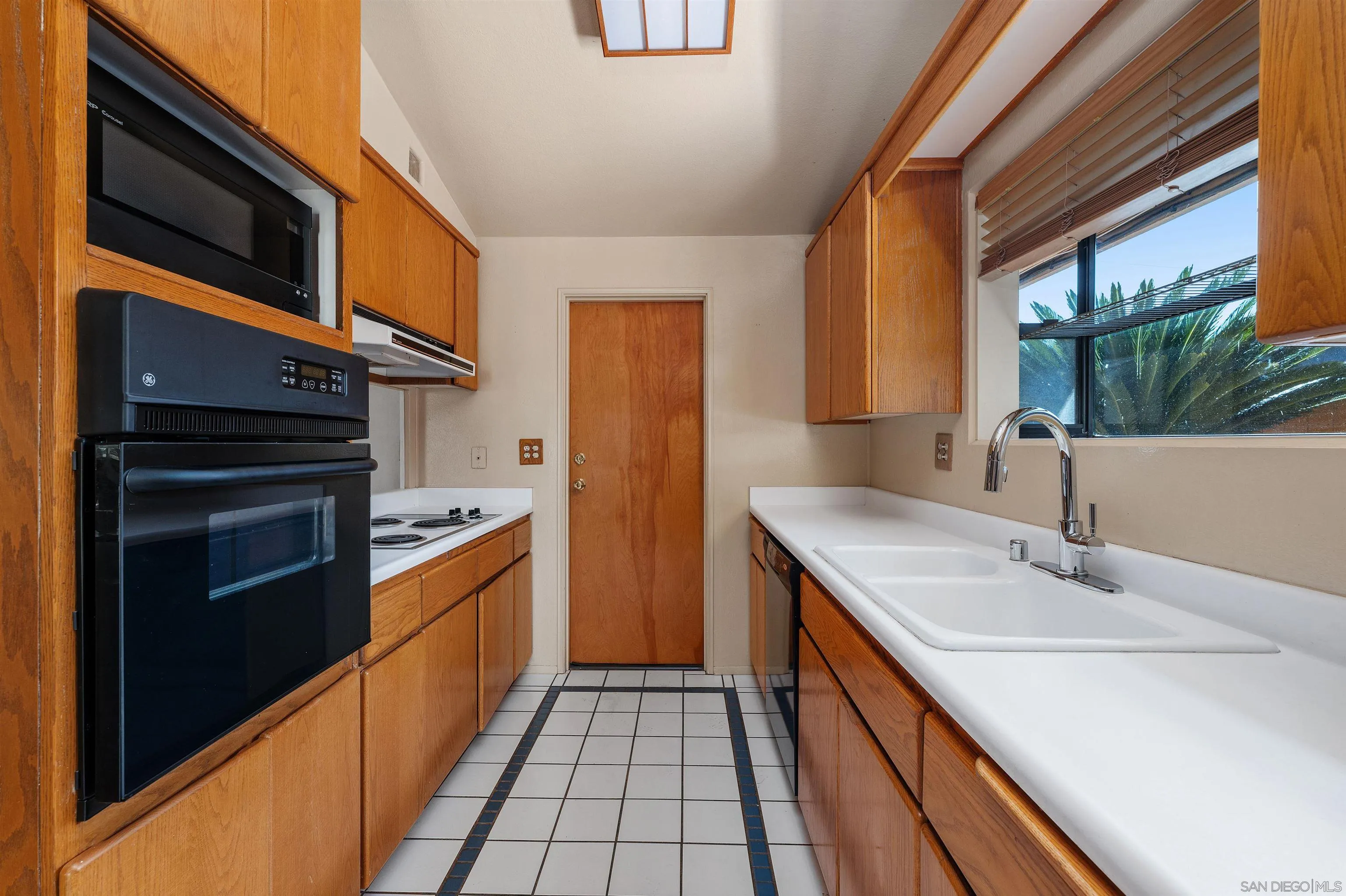 https://cdn.realtyfeed.com/cdn/127/260014191/6f87ae279a1ee98bb0d0d4e56f1ab111.webp