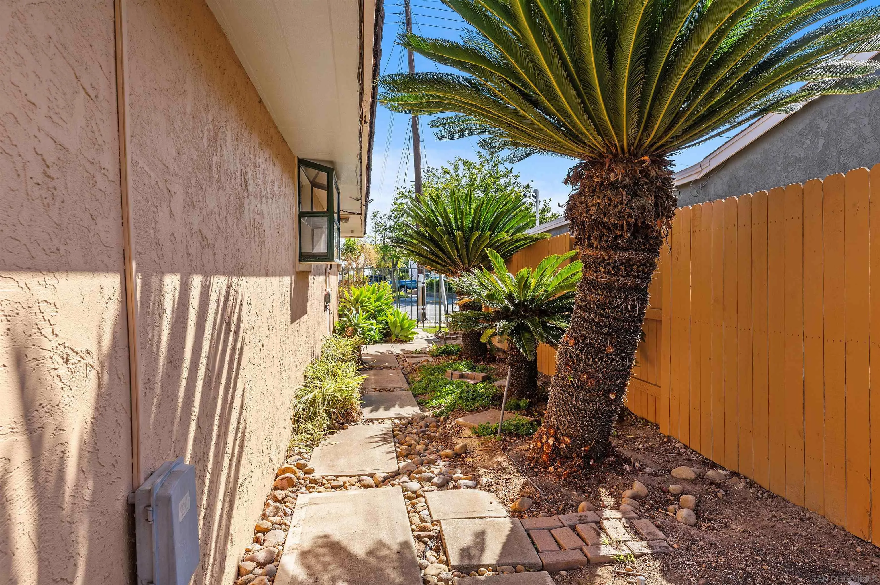 https://cdn.realtyfeed.com/cdn/127/260014191/b1f1ac861d8b621de5bc6cb87e6ffdeb.webp