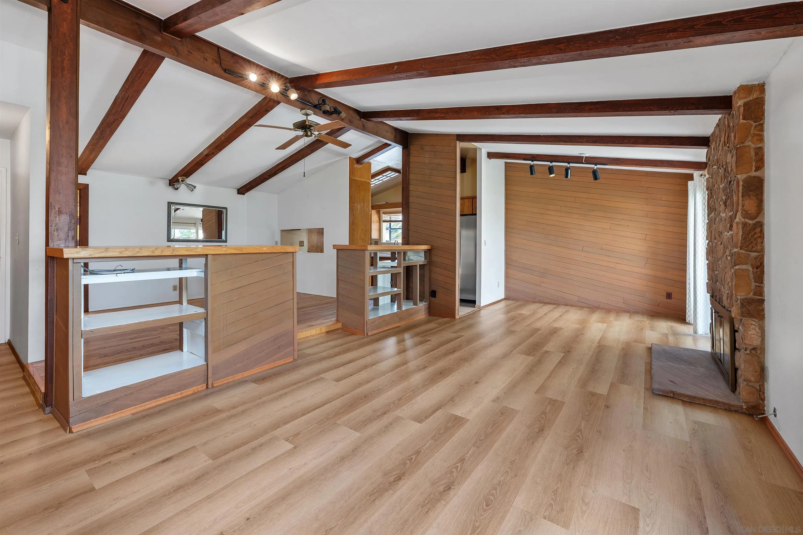 https://cdn.realtyfeed.com/cdn/127/260014191/e7f260c5e190f6f357b1d8a6f0a6553c.webp