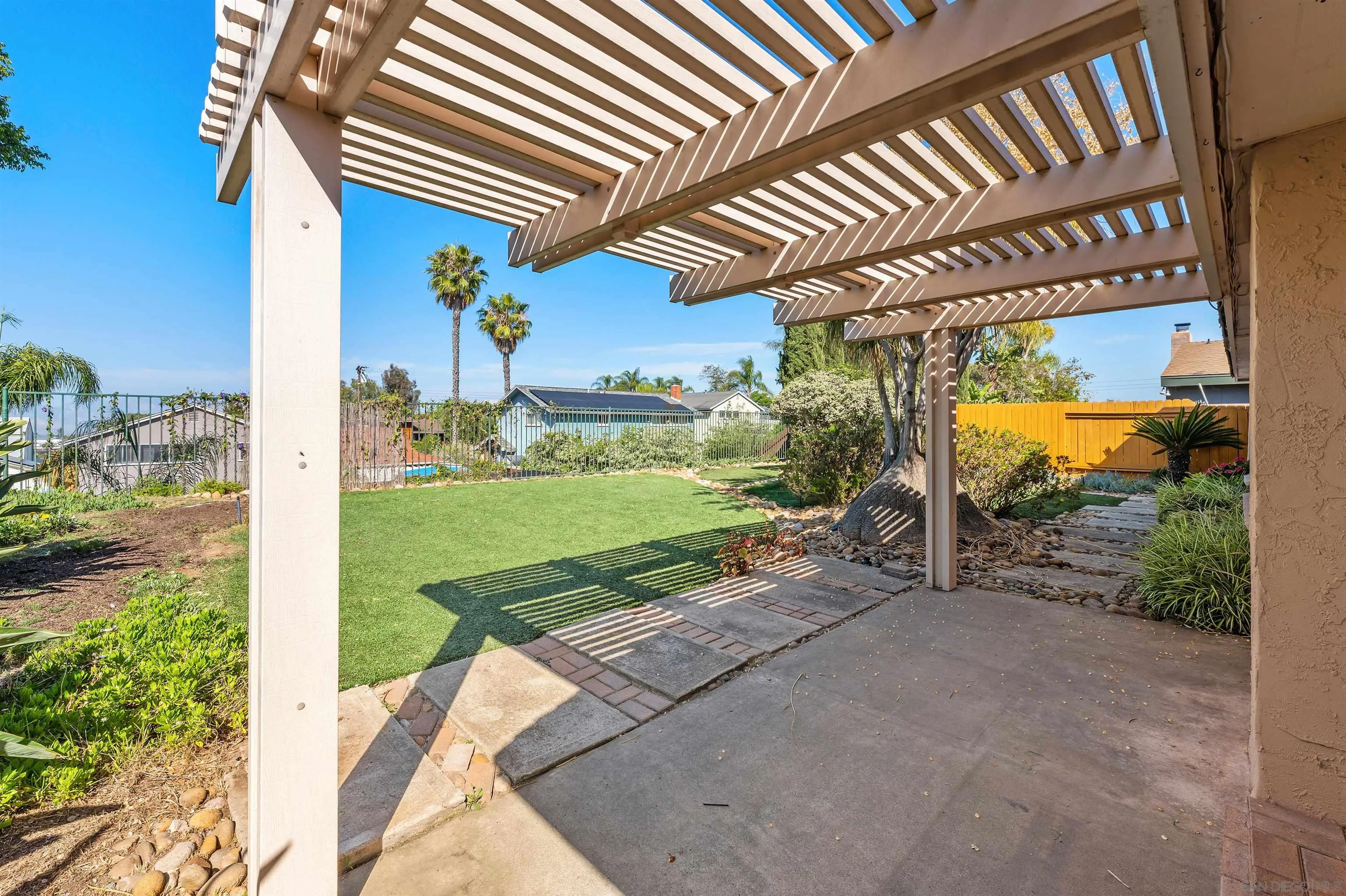 https://cdn.realtyfeed.com/cdn/127/260014191/eb7e92cf0b09e1a74dfa0442f95c806c.webp