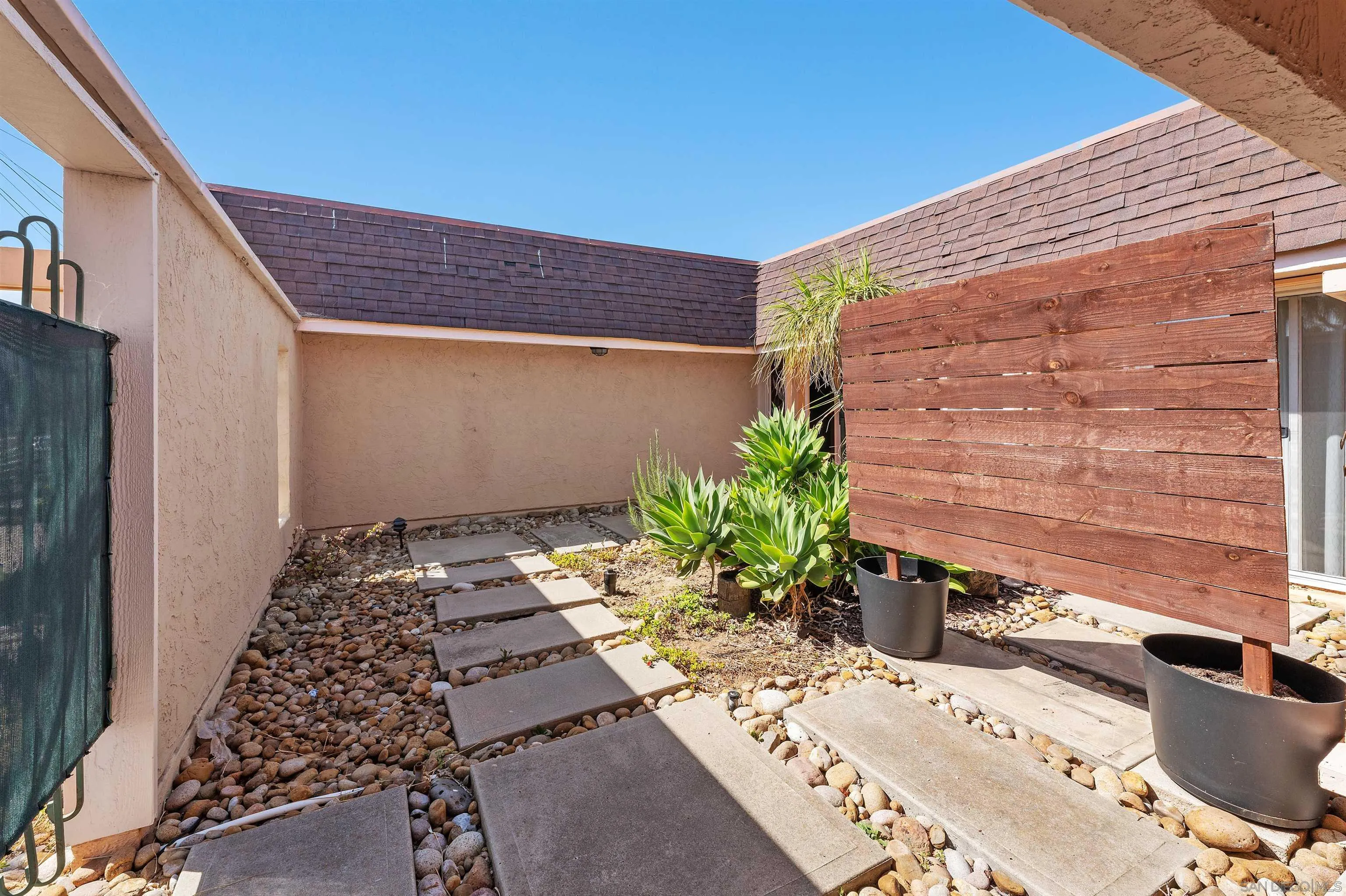 https://cdn.realtyfeed.com/cdn/127/260014191/fe10c37ea8451b3b21a643ecd2d84e55.webp