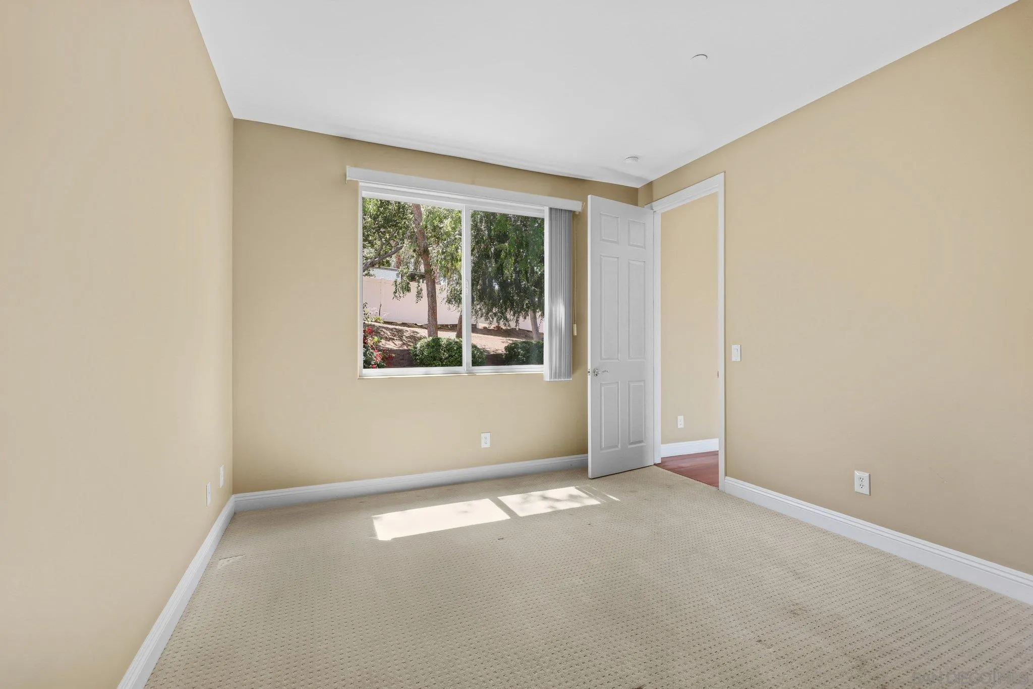 https://cdn.realtyfeed.com/cdn/127/260014192/0536185e0ea274e78de4c62b48b666d2.webp