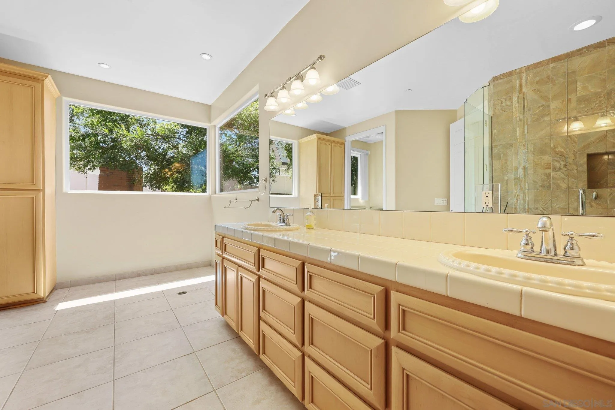 https://cdn.realtyfeed.com/cdn/127/260014192/67f251d5eb8abafcd0b11bb0a2cb3a83.webp