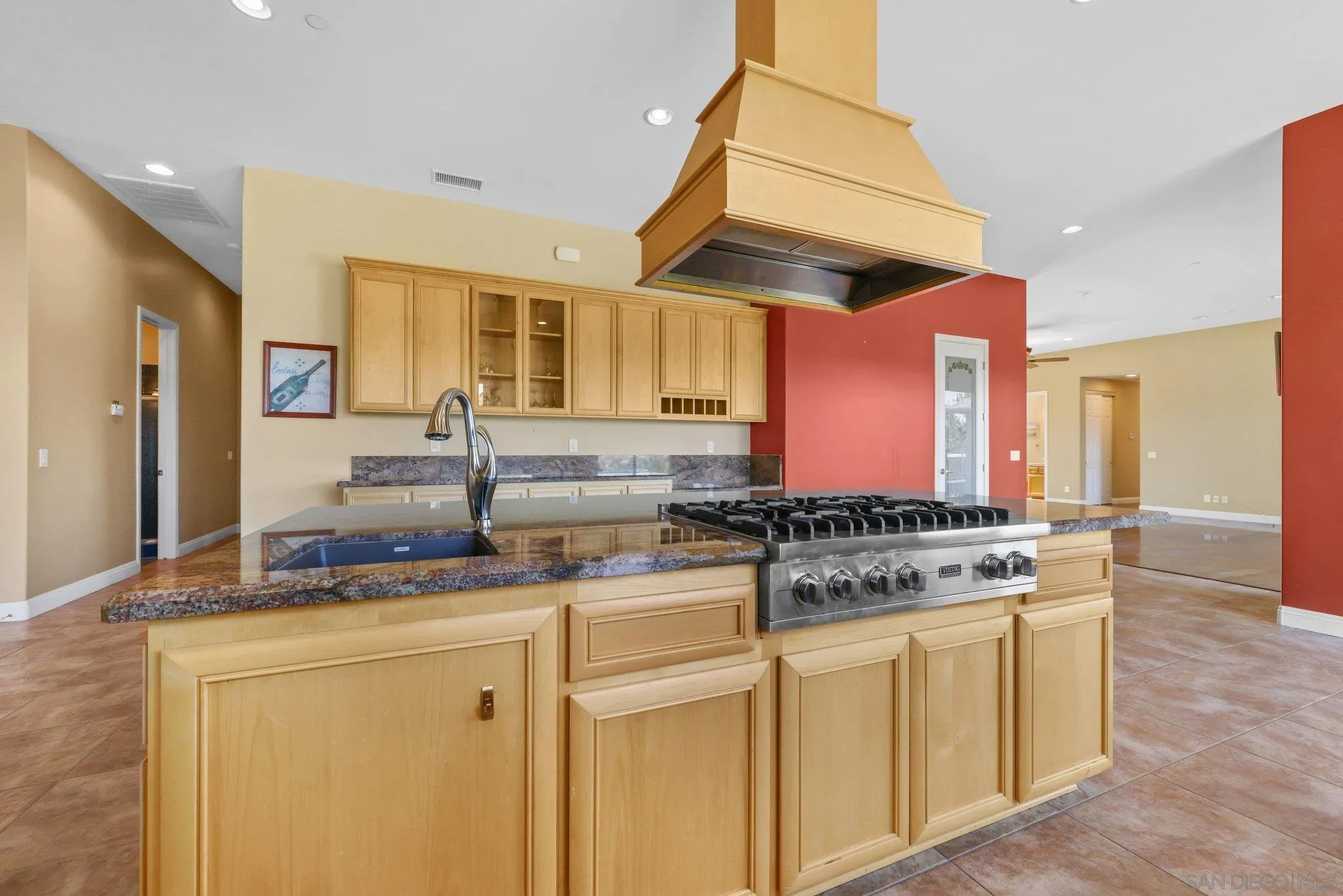 https://cdn.realtyfeed.com/cdn/127/260014192/89d0f04401a5c351ded56e9ef27c854b.webp