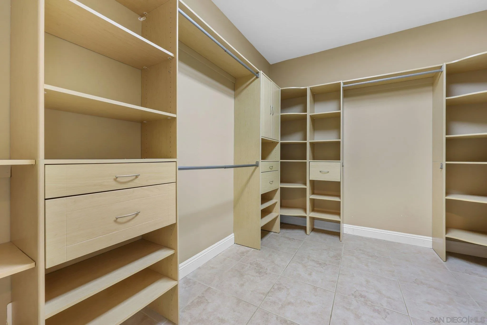 https://cdn.realtyfeed.com/cdn/127/260014192/cc2ee4bb2e4afe6cf6aa5869e5fca811.webp