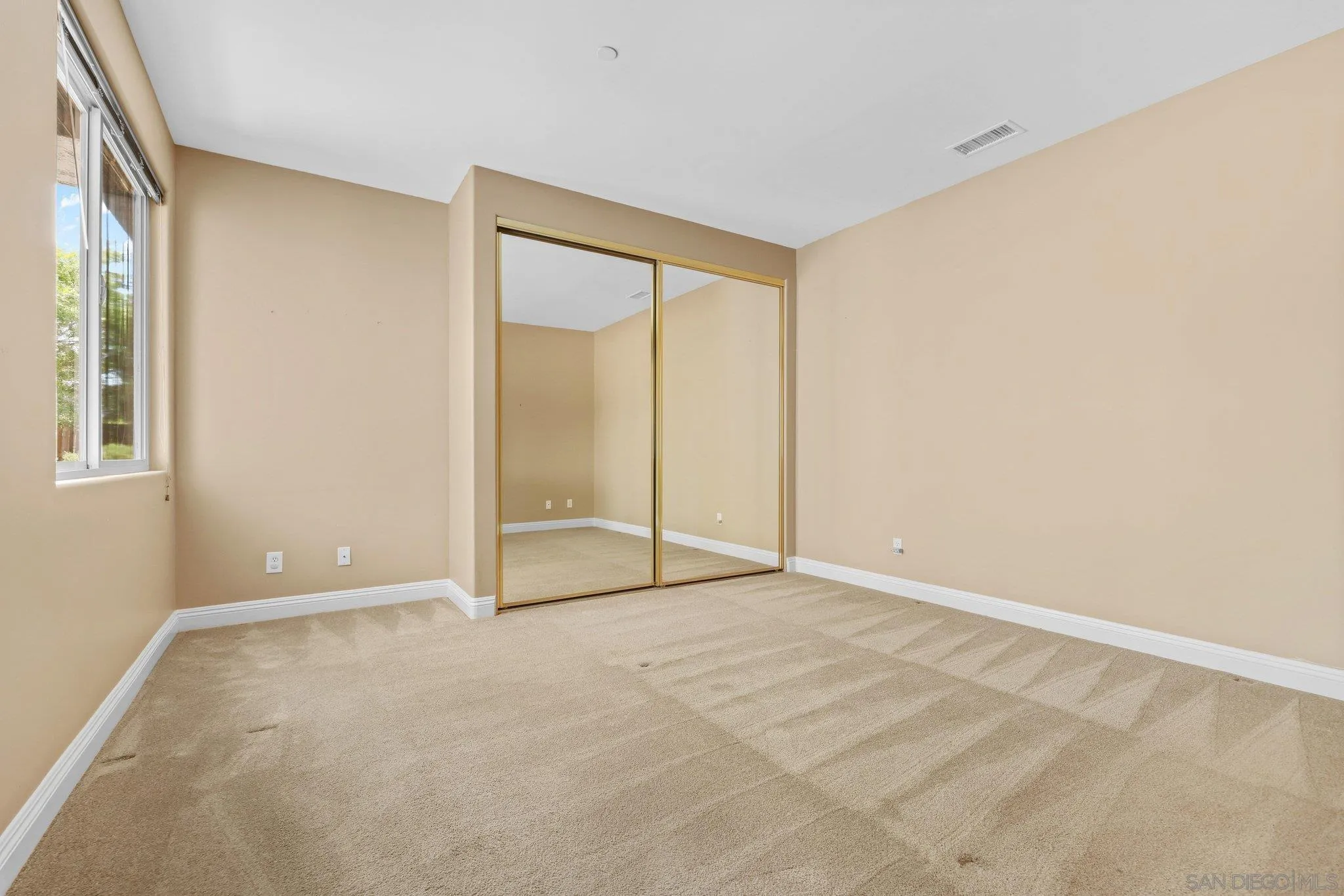 https://cdn.realtyfeed.com/cdn/127/260014192/e118e2735a86af098db31bb3a36ec219.webp