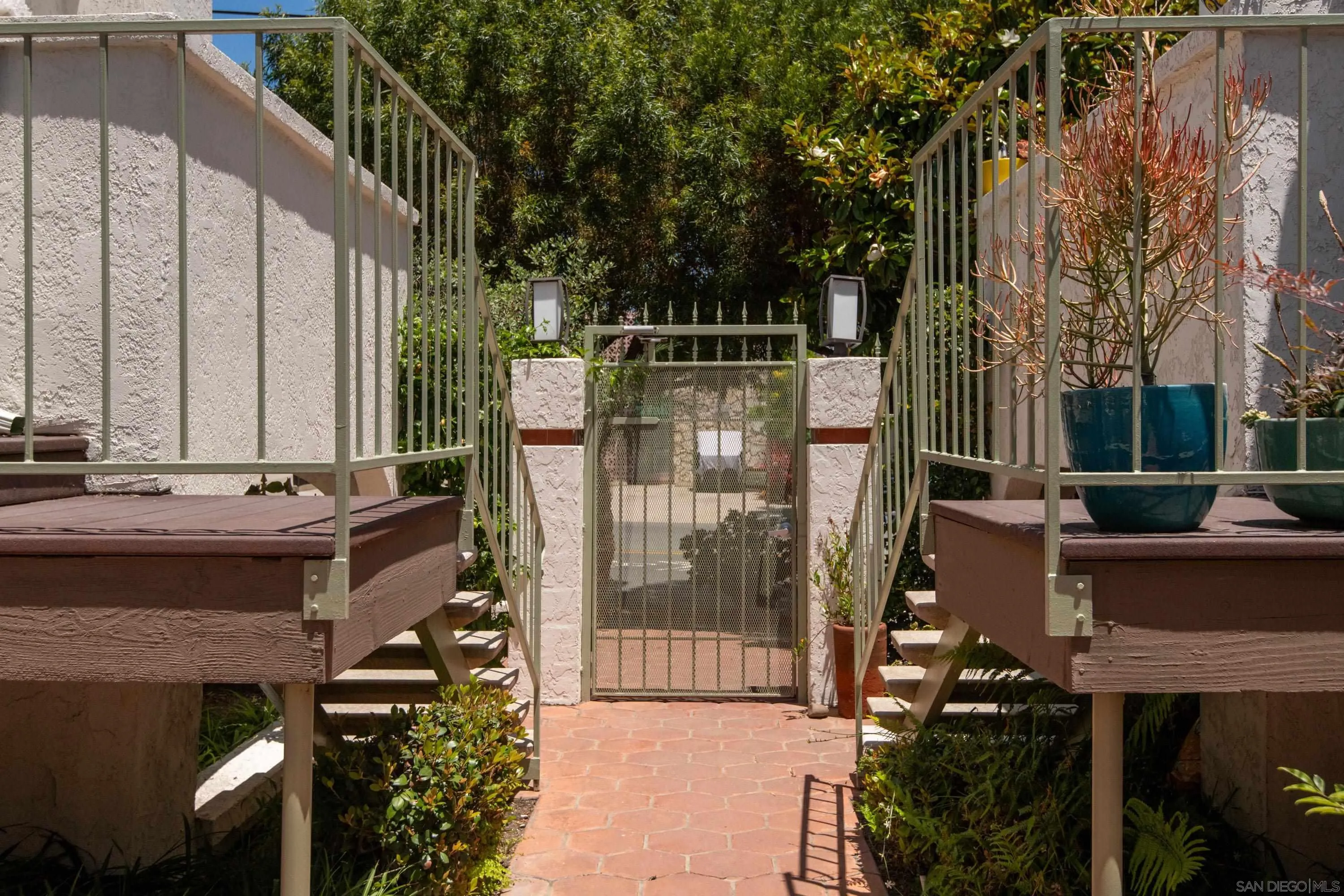 https://cdn.realtyfeed.com/cdn/127/260014193/4f03282e1e572280ae314ed16fd832a3.webp