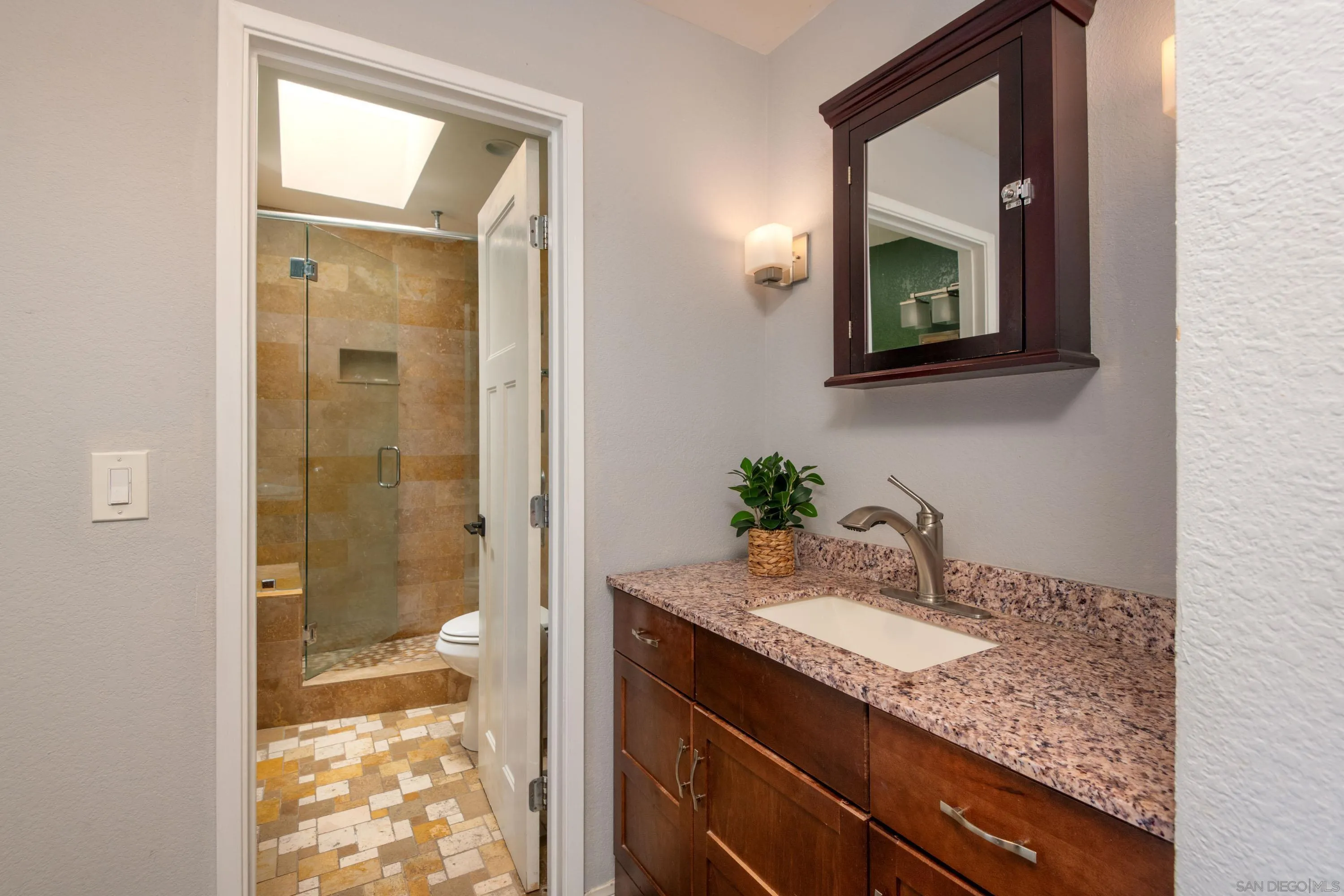 https://cdn.realtyfeed.com/cdn/127/260014193/cef5fb2103de40000ab2cc06c6330d88.webp