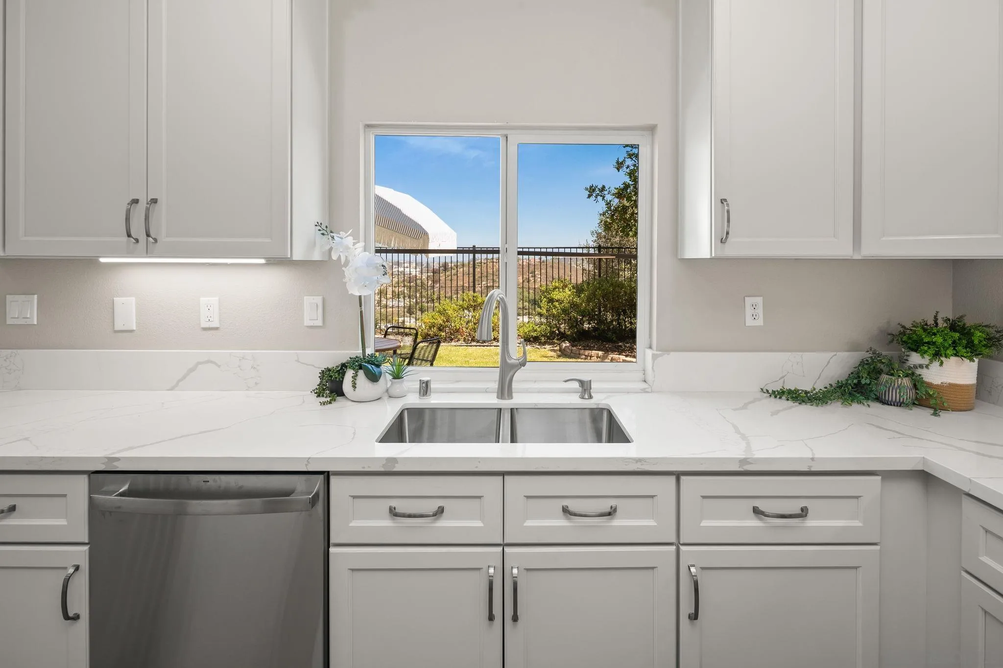 https://cdn.realtyfeed.com/cdn/127/260014196/940ee62e7f958c86b6c98ab4fececd27.webp