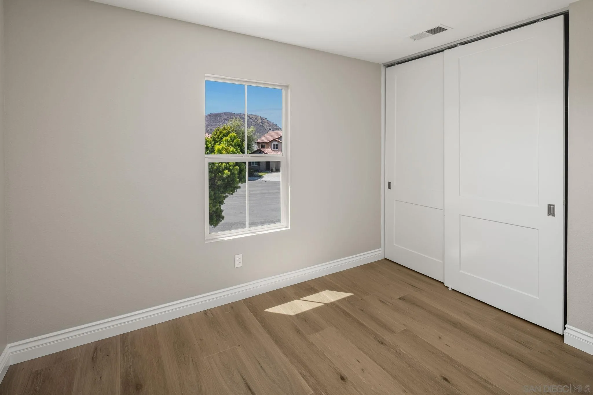 https://cdn.realtyfeed.com/cdn/127/260014196/cd638170d8406a1bb1b93f35494ed7e0.webp