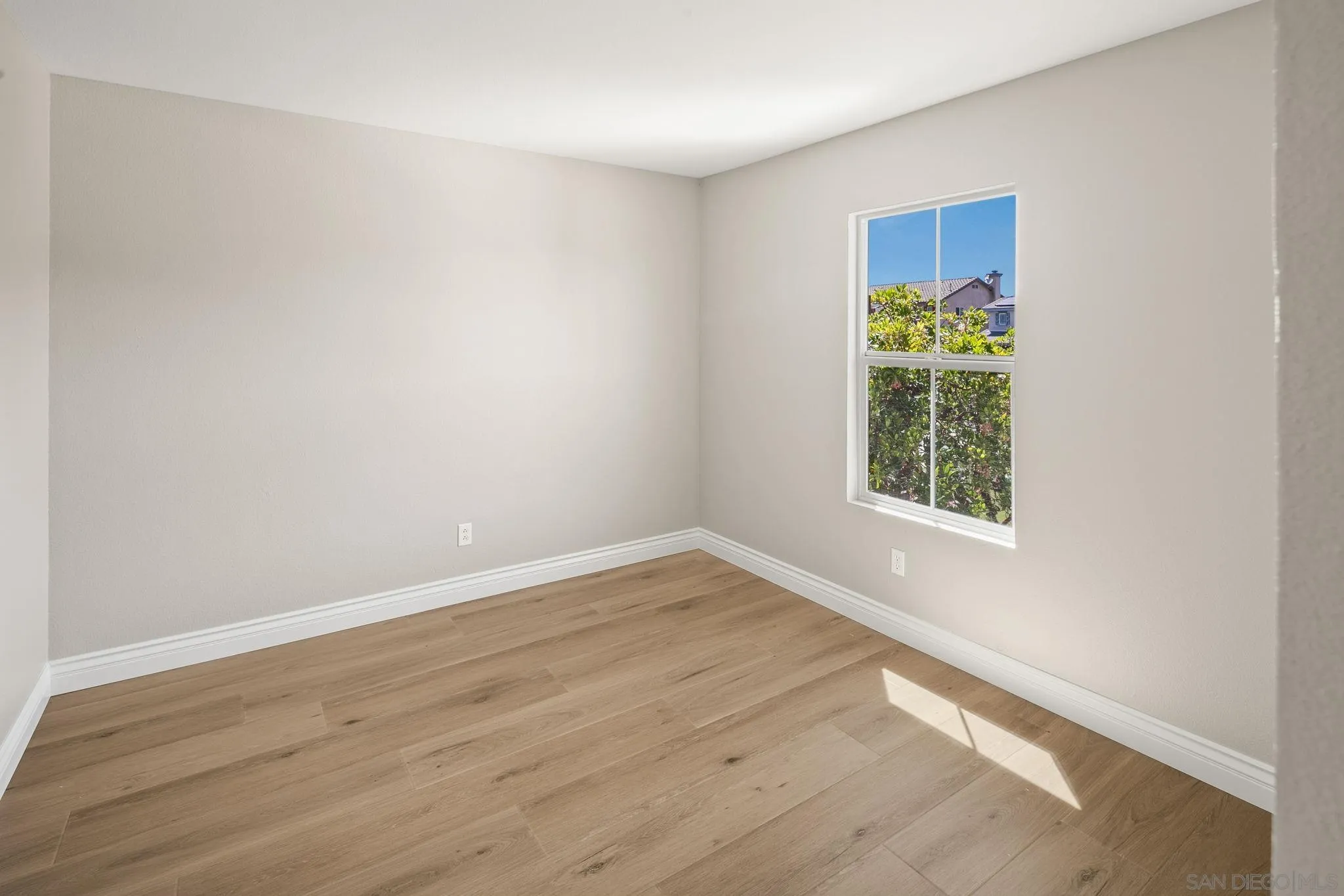 https://cdn.realtyfeed.com/cdn/127/260014196/e0e265c6d039b482d18da79125ce7b01.webp