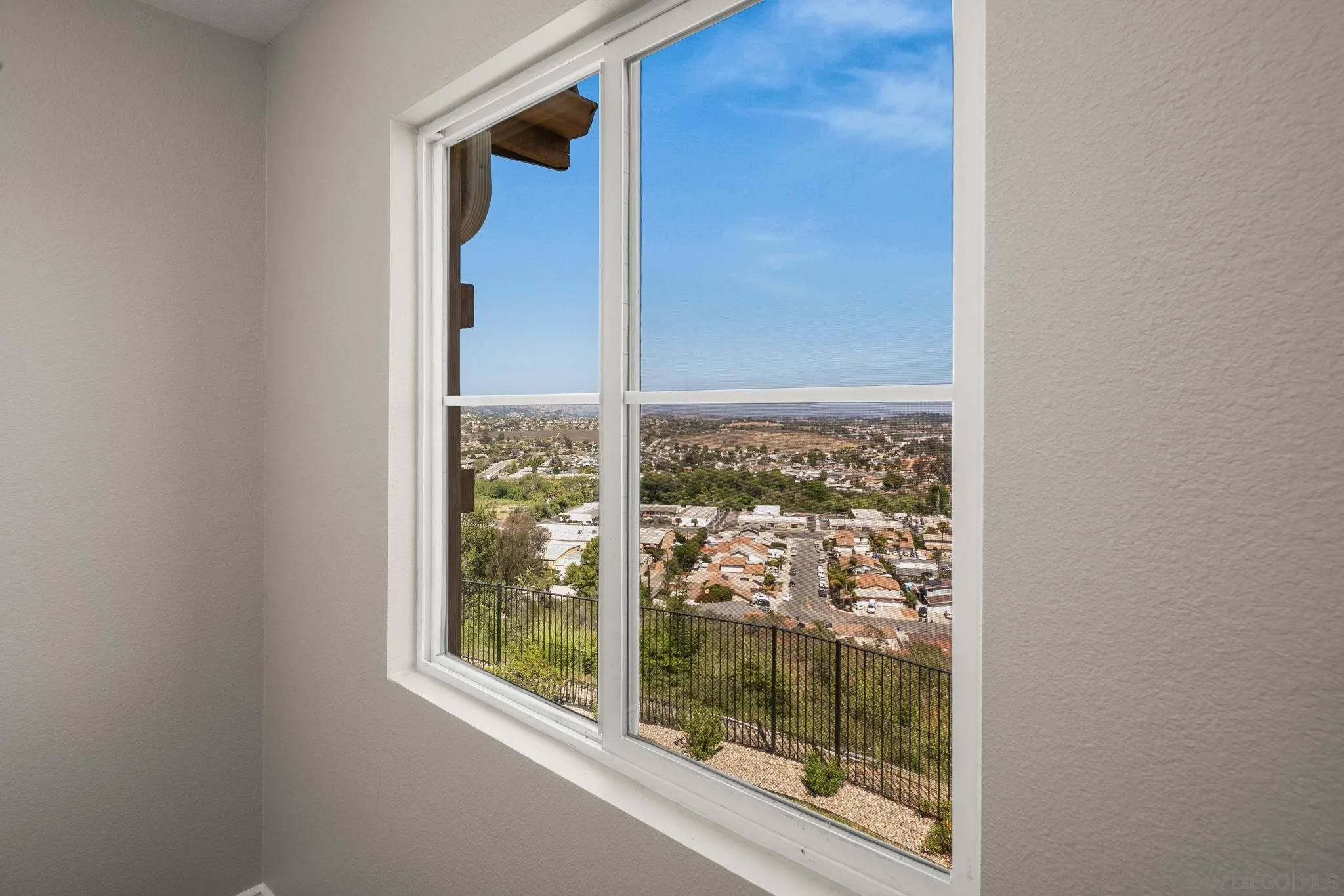 https://cdn.realtyfeed.com/cdn/127/260014196/e43b3775f37aa5dc3c1a190e9b0680e1.webp