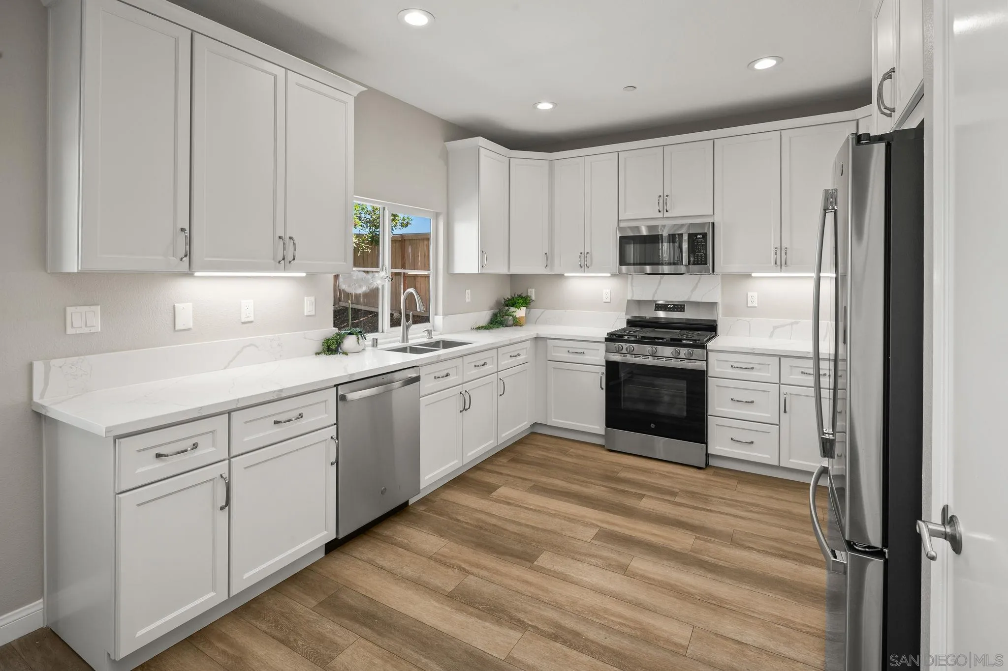 https://cdn.realtyfeed.com/cdn/127/260014196/ebac4a1ecbd48de3fb0ecd8fa8a3308e.webp