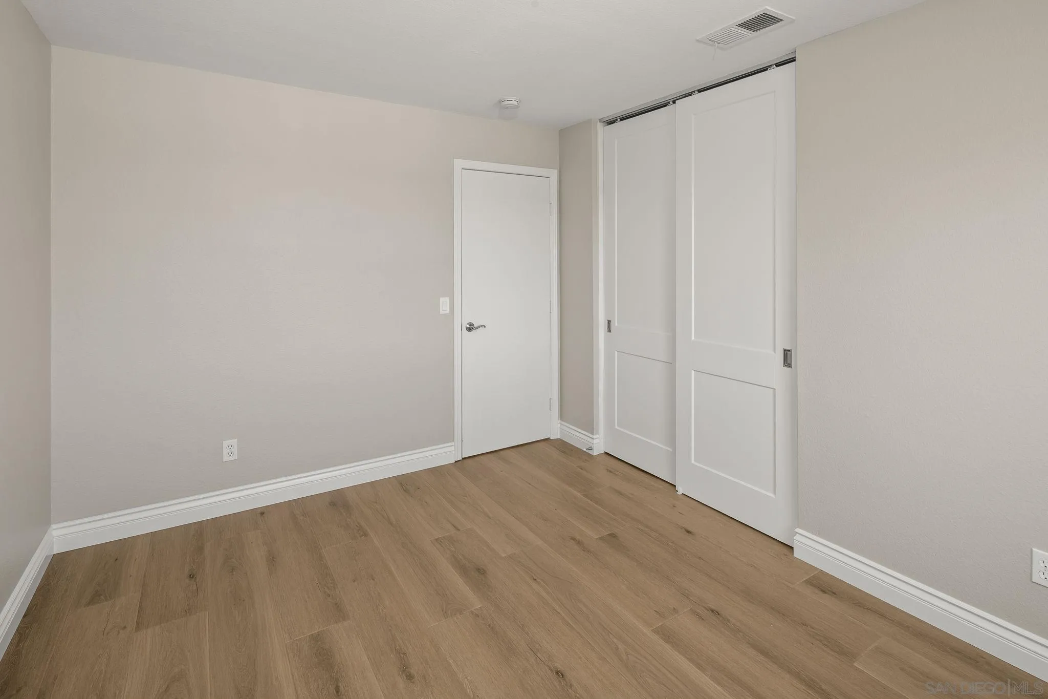 https://cdn.realtyfeed.com/cdn/127/260014196/ec96fb9b41b4e2be2c84420682697dc7.webp