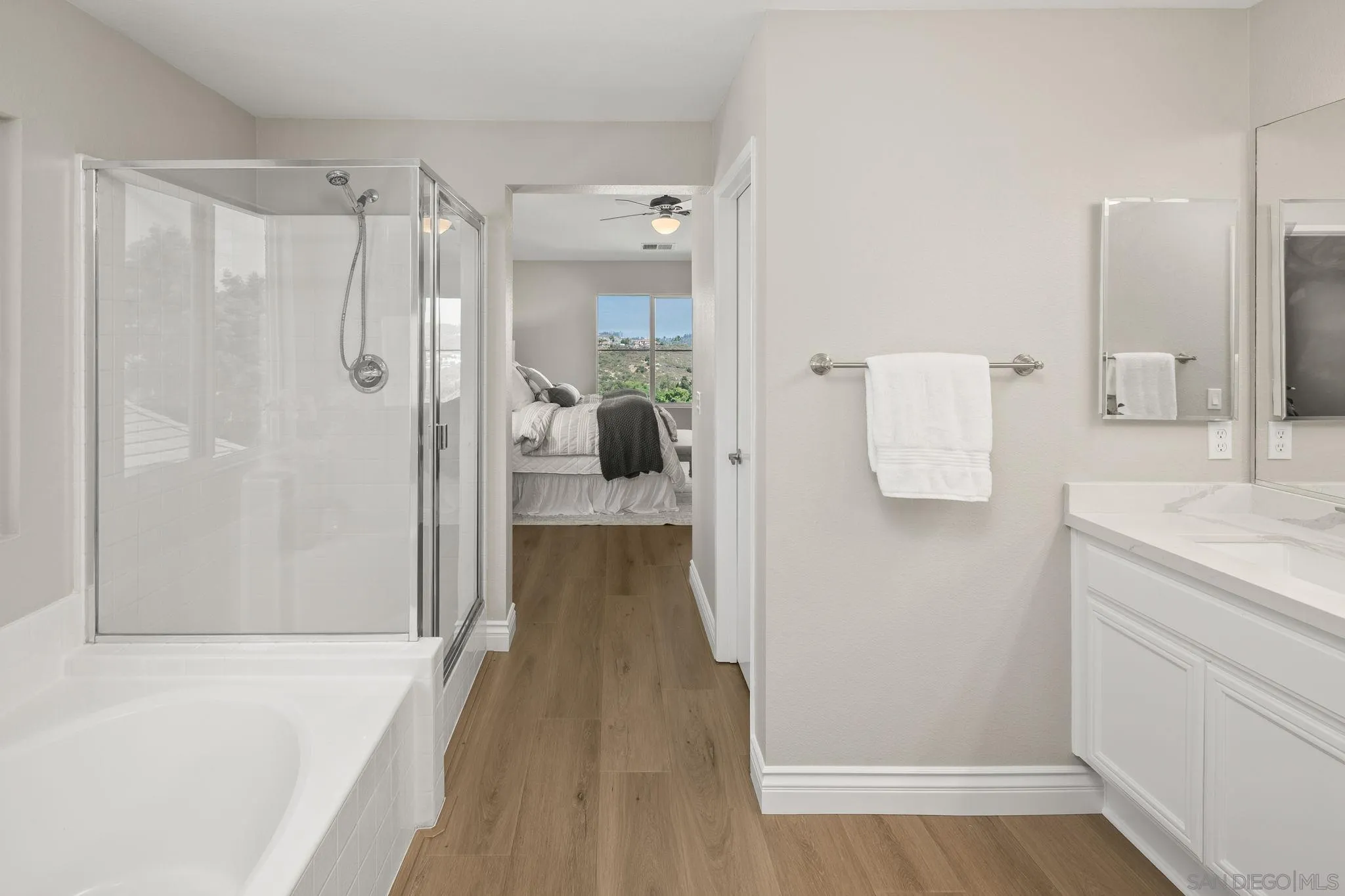 https://cdn.realtyfeed.com/cdn/127/260014196/fcdbc3fdd6abfdd6d31b064cdae95e1e.webp