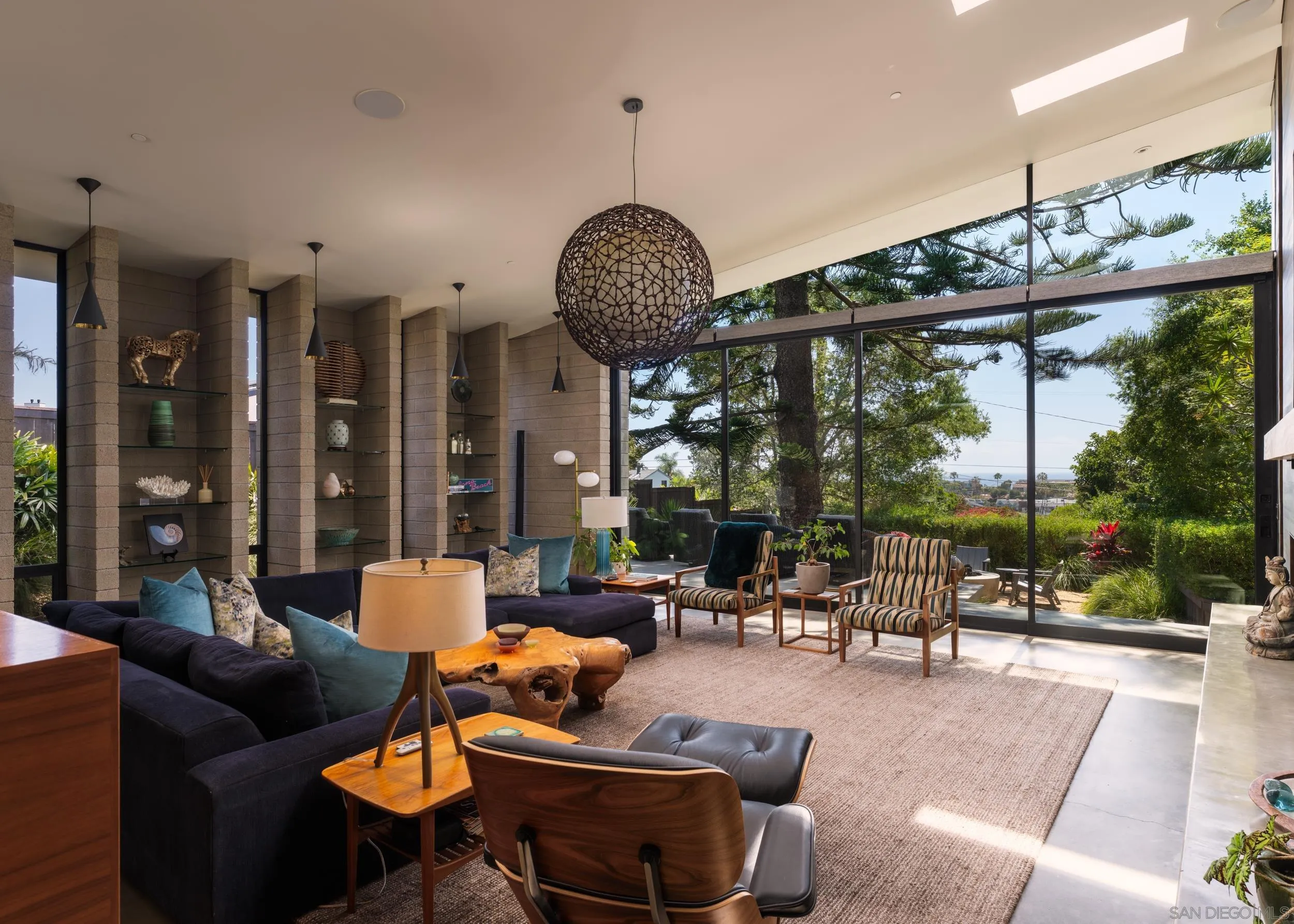 https://cdn.realtyfeed.com/cdn/127/260014197/19b1842d8aadfc4b272af0b18104da91.webp