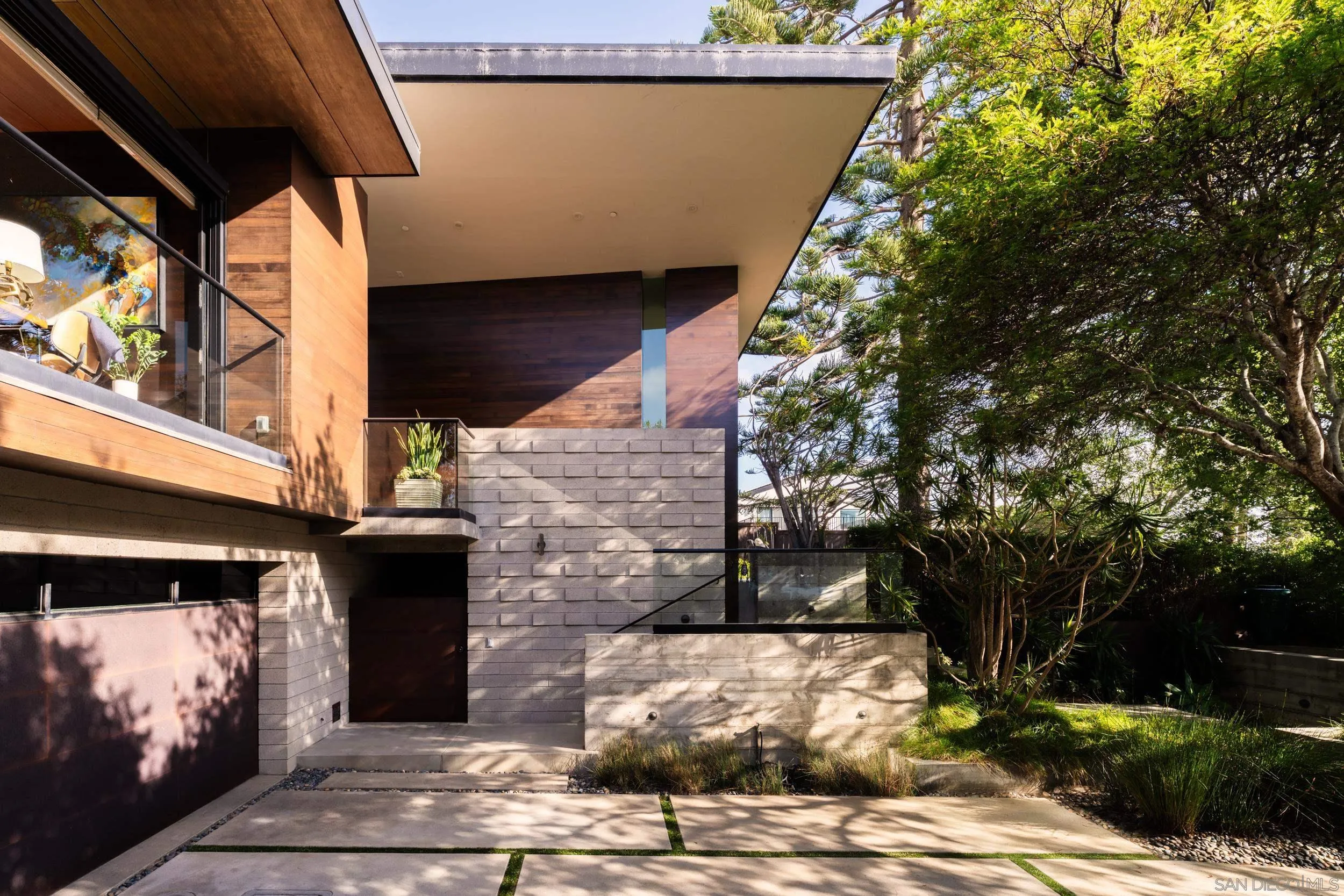 https://cdn.realtyfeed.com/cdn/127/260014197/34c62634008bf7e92ad394d8e98d8d7b.webp