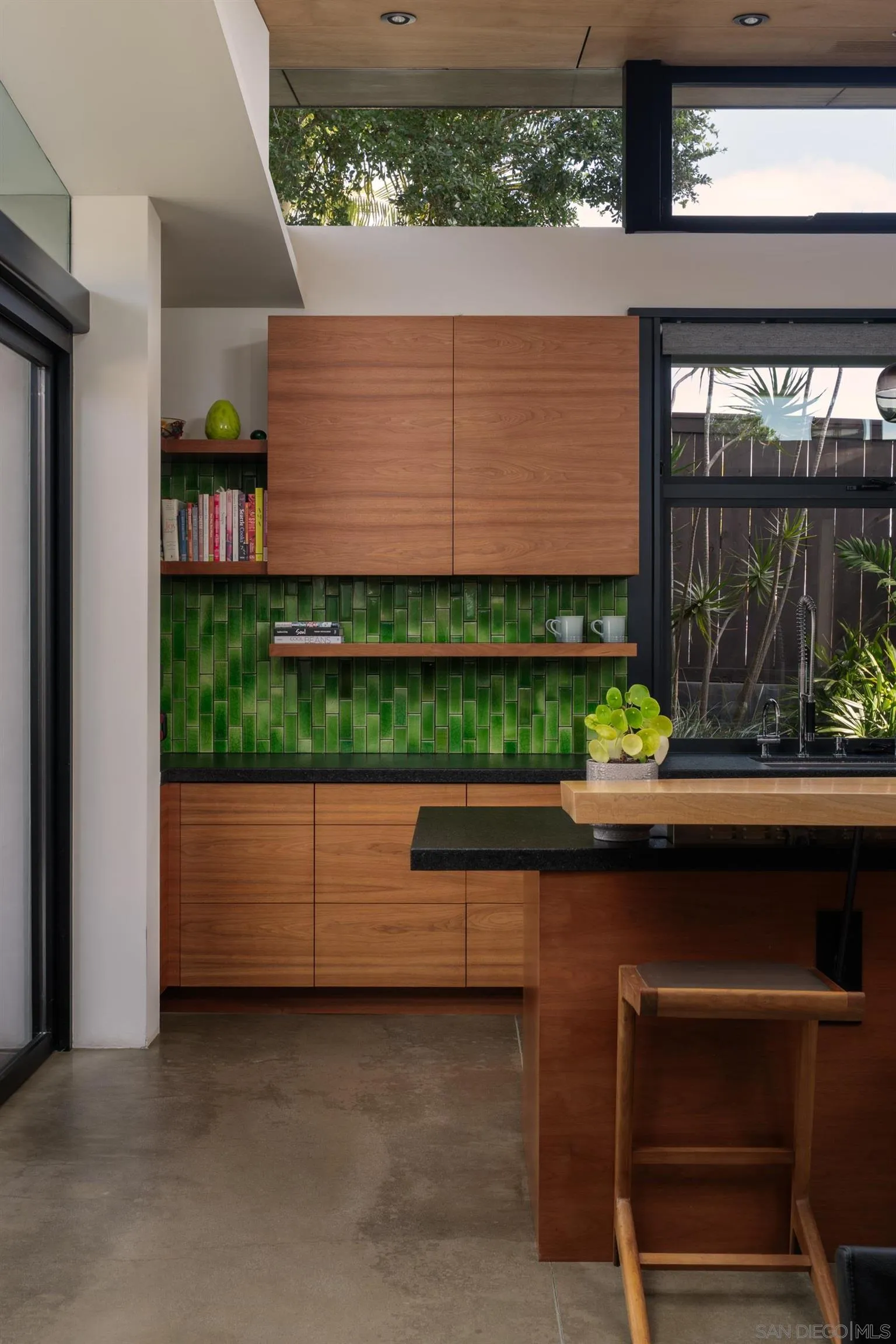 https://cdn.realtyfeed.com/cdn/127/260014197/3b1c1d2ddceaa23ae2c82480ae9c302e.webp