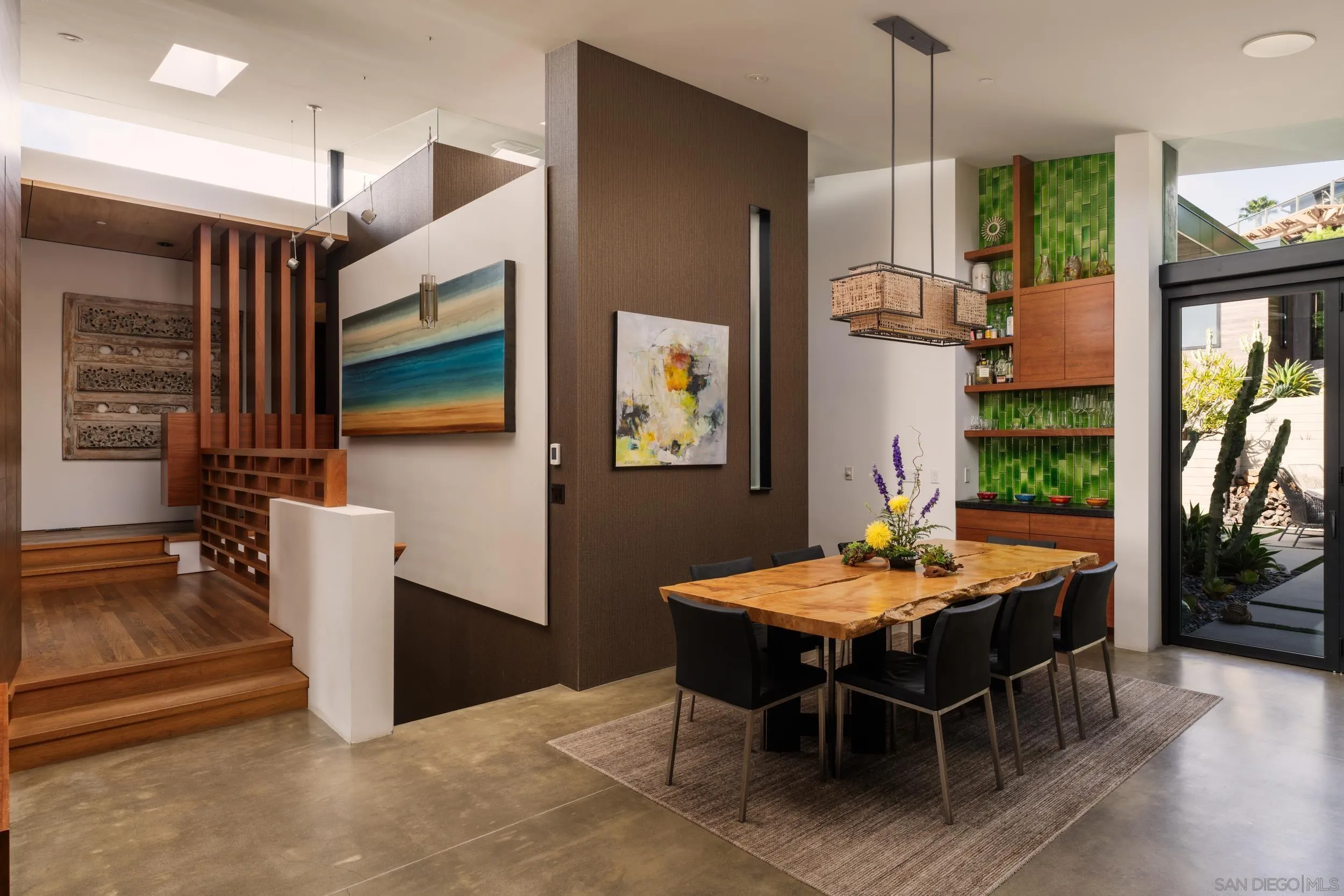 https://cdn.realtyfeed.com/cdn/127/260014197/75ca2dea14de4db70ddea3479be8c7f0.webp
