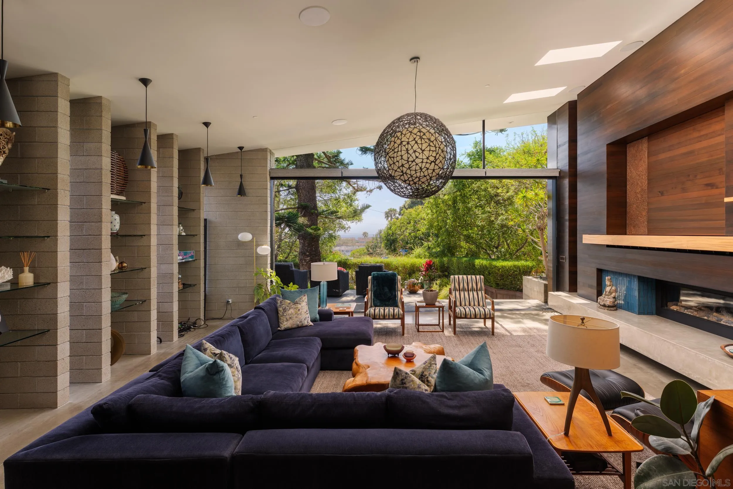 https://cdn.realtyfeed.com/cdn/127/260014197/b0002f1da6ffafb0a116af027ce38227.webp