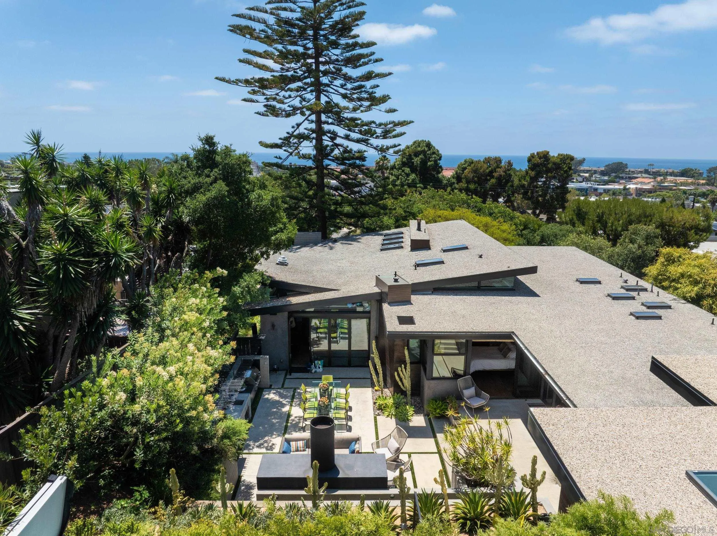 https://cdn.realtyfeed.com/cdn/127/260014197/ba335f0d921056592b3b77cb50310e12.webp