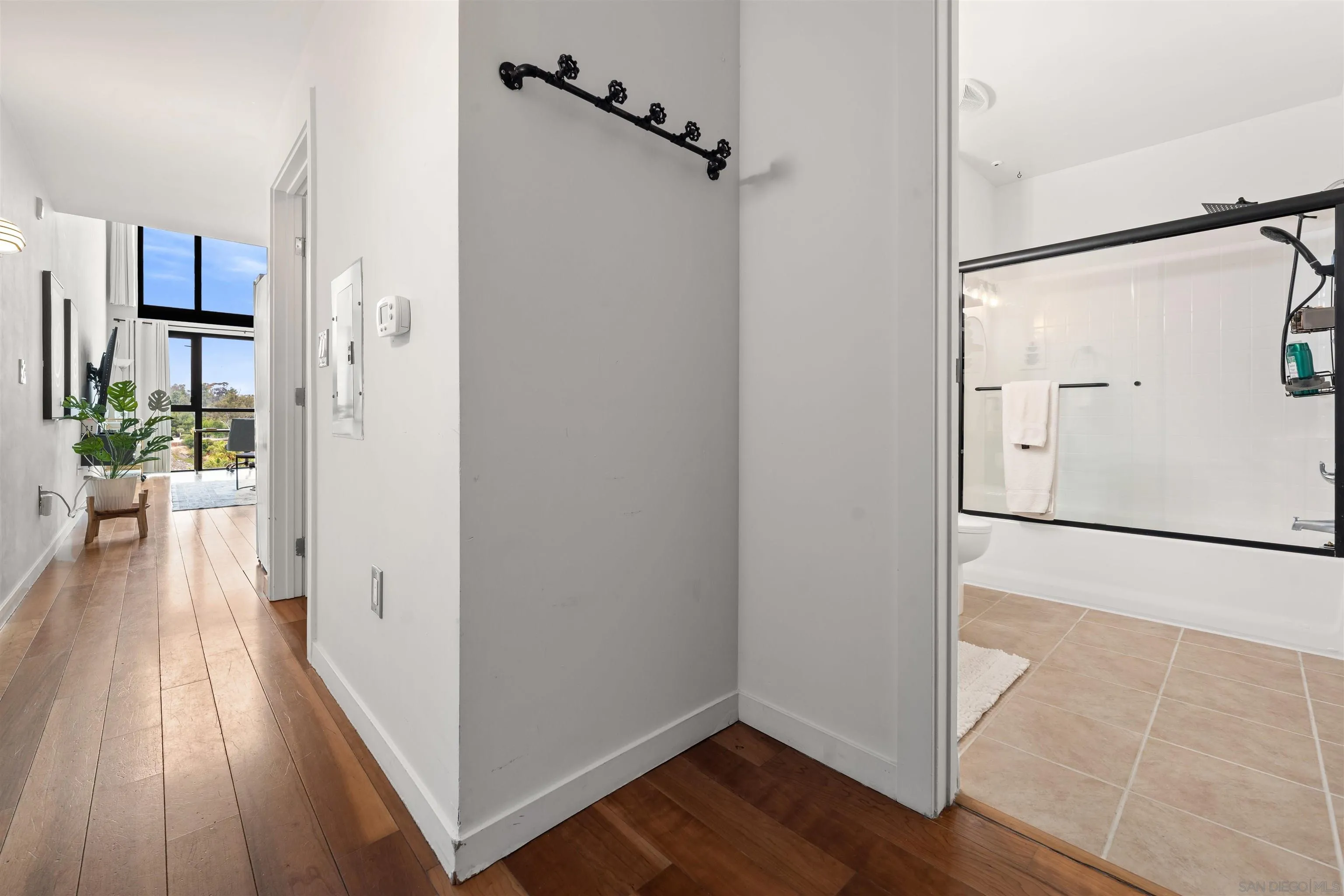 https://cdn.realtyfeed.com/cdn/127/260014198/83f17b72878ec9f42442fc6be0807063.webp