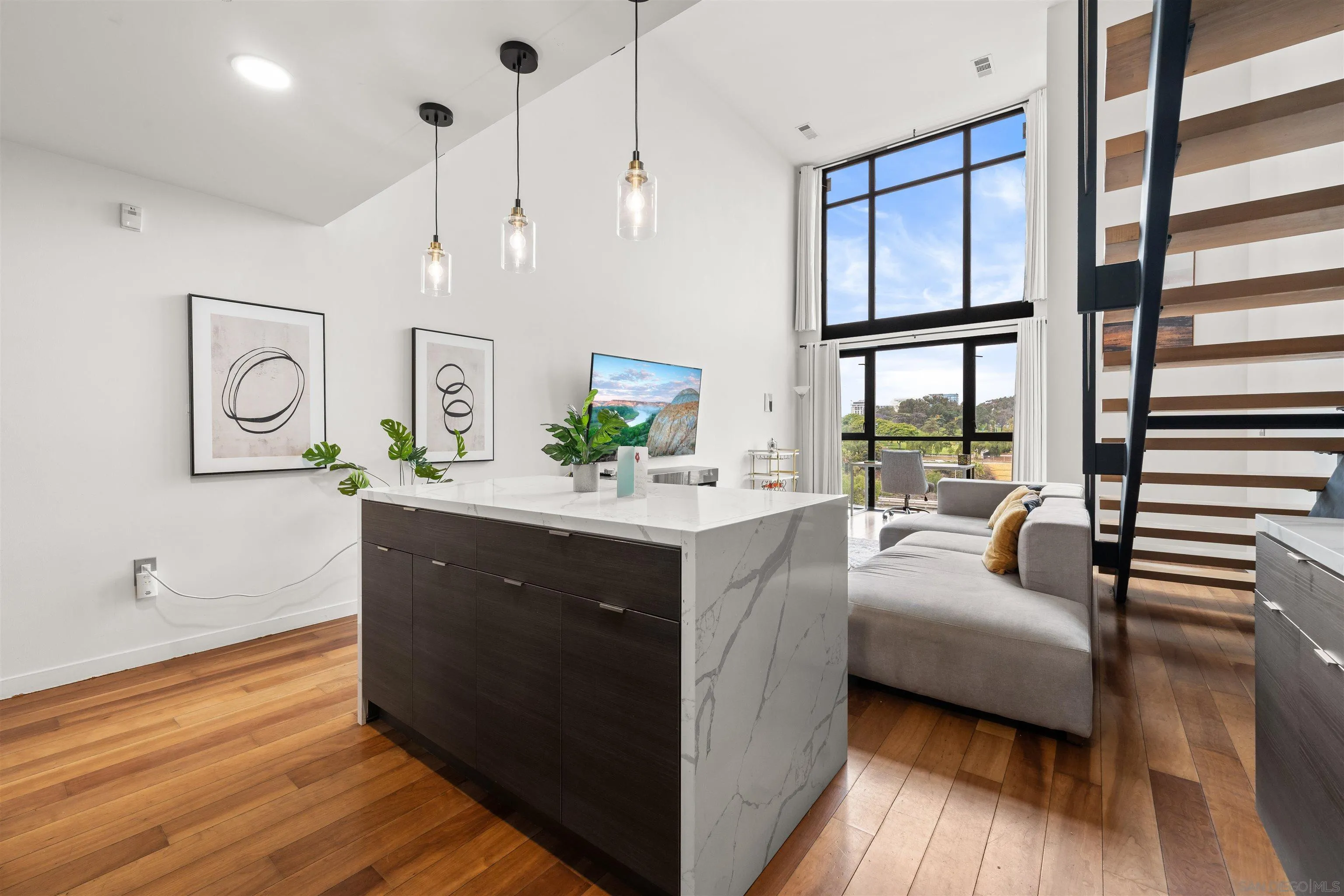 https://cdn.realtyfeed.com/cdn/127/260014198/e4192ae066f6930b083143a82189454b.webp