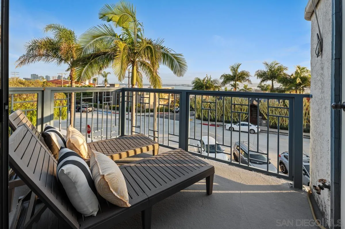 https://cdn.realtyfeed.com/cdn/127/260014199/d172f7f8162afa080bde642fba21c8e1.webp