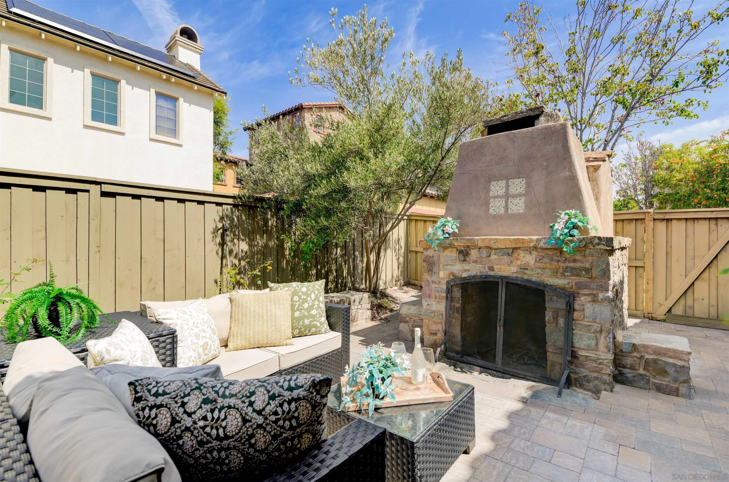https://cdn.realtyfeed.com/cdn/127/260014203/12b5f4f693f249514e11eb195df51413.webp