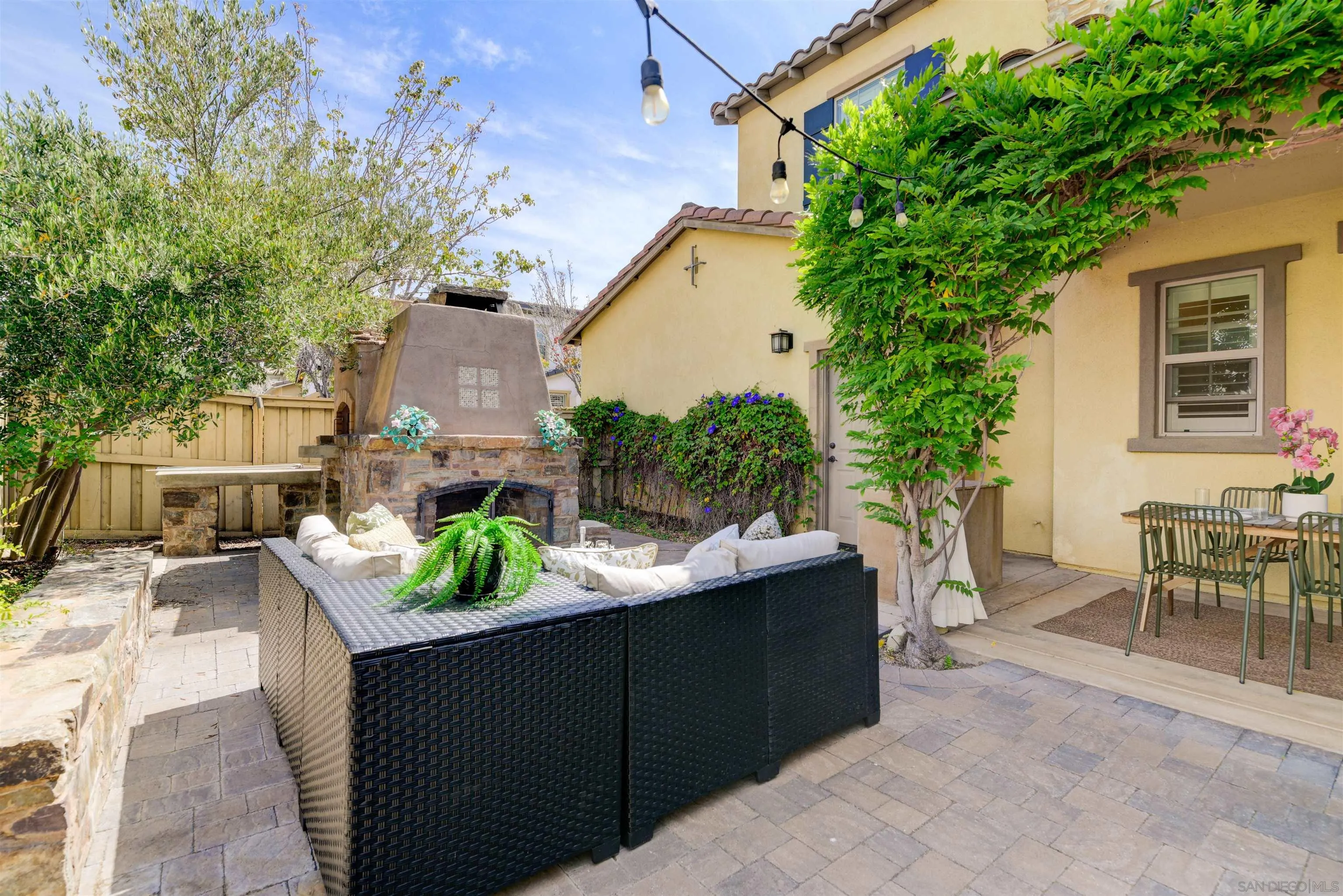 https://cdn.realtyfeed.com/cdn/127/260014203/3f85401317d43faaf8767de5164a02c3.webp