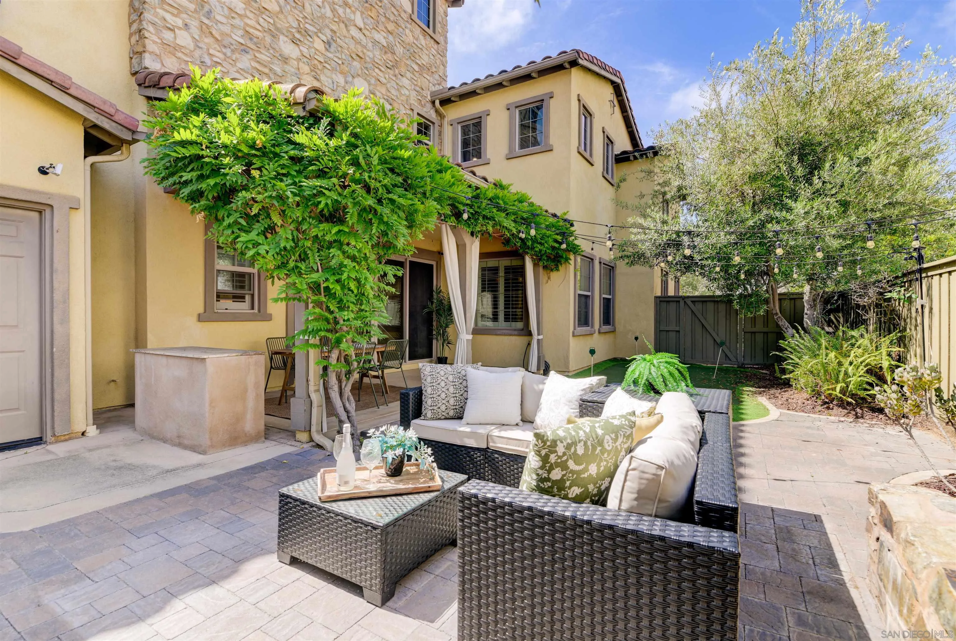 https://cdn.realtyfeed.com/cdn/127/260014203/f398d7fb97ded4018e1b24bb87fe1778.webp