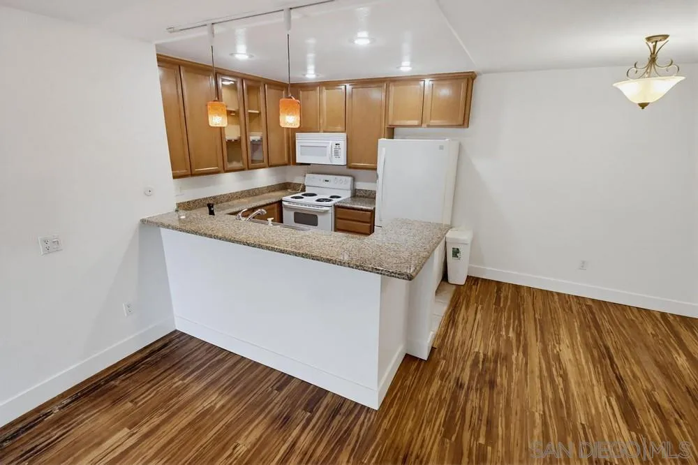 Photo #12: 260014204 Listing: Photo #12