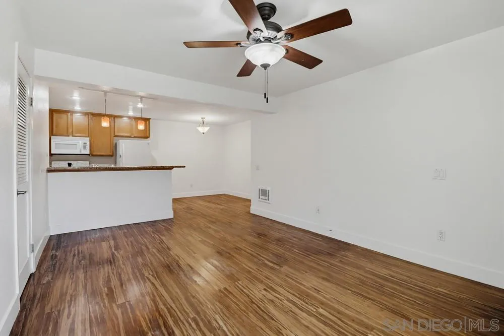 Photo #7: 260014204 Listing: Photo #7