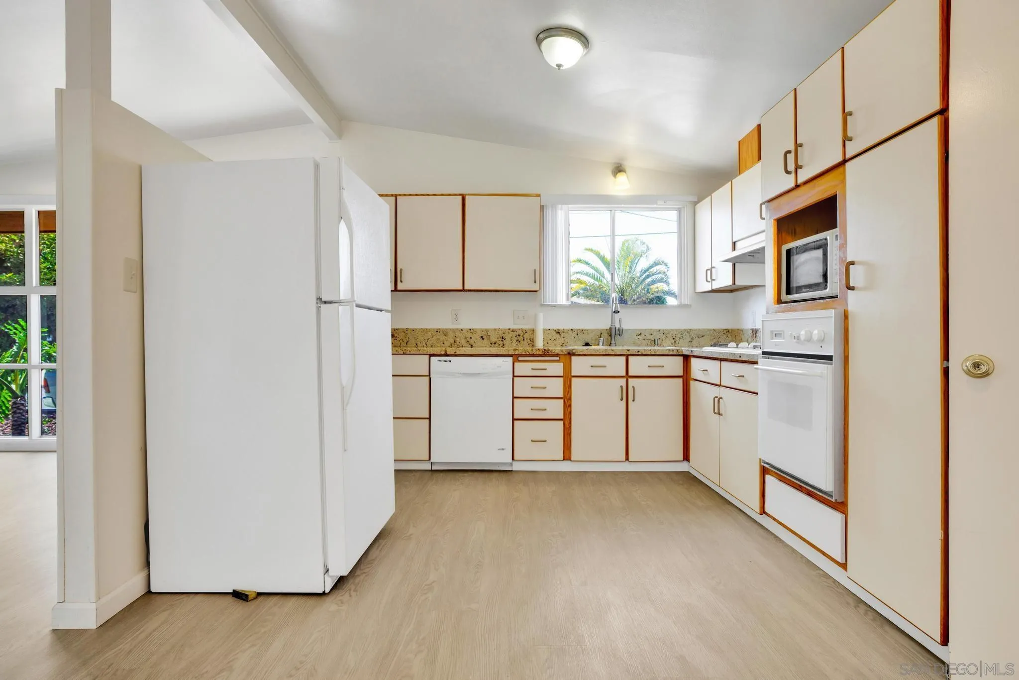 https://cdn.realtyfeed.com/cdn/127/260014205/0f3afcfc2b59c8d6d7de11925c05933c.webp