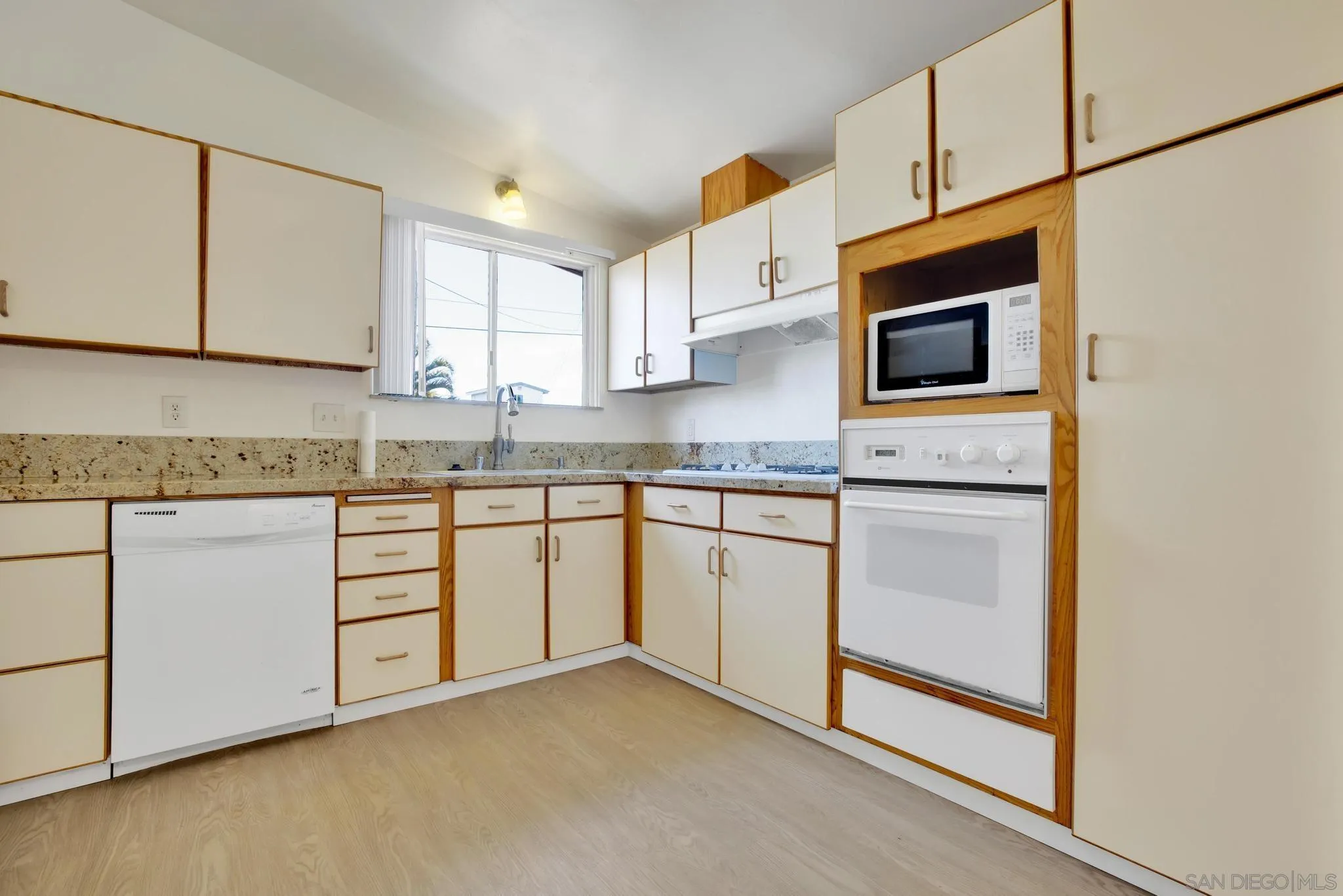 https://cdn.realtyfeed.com/cdn/127/260014205/1856dbc64b578e5c08f51d9c3d3338b1.webp
