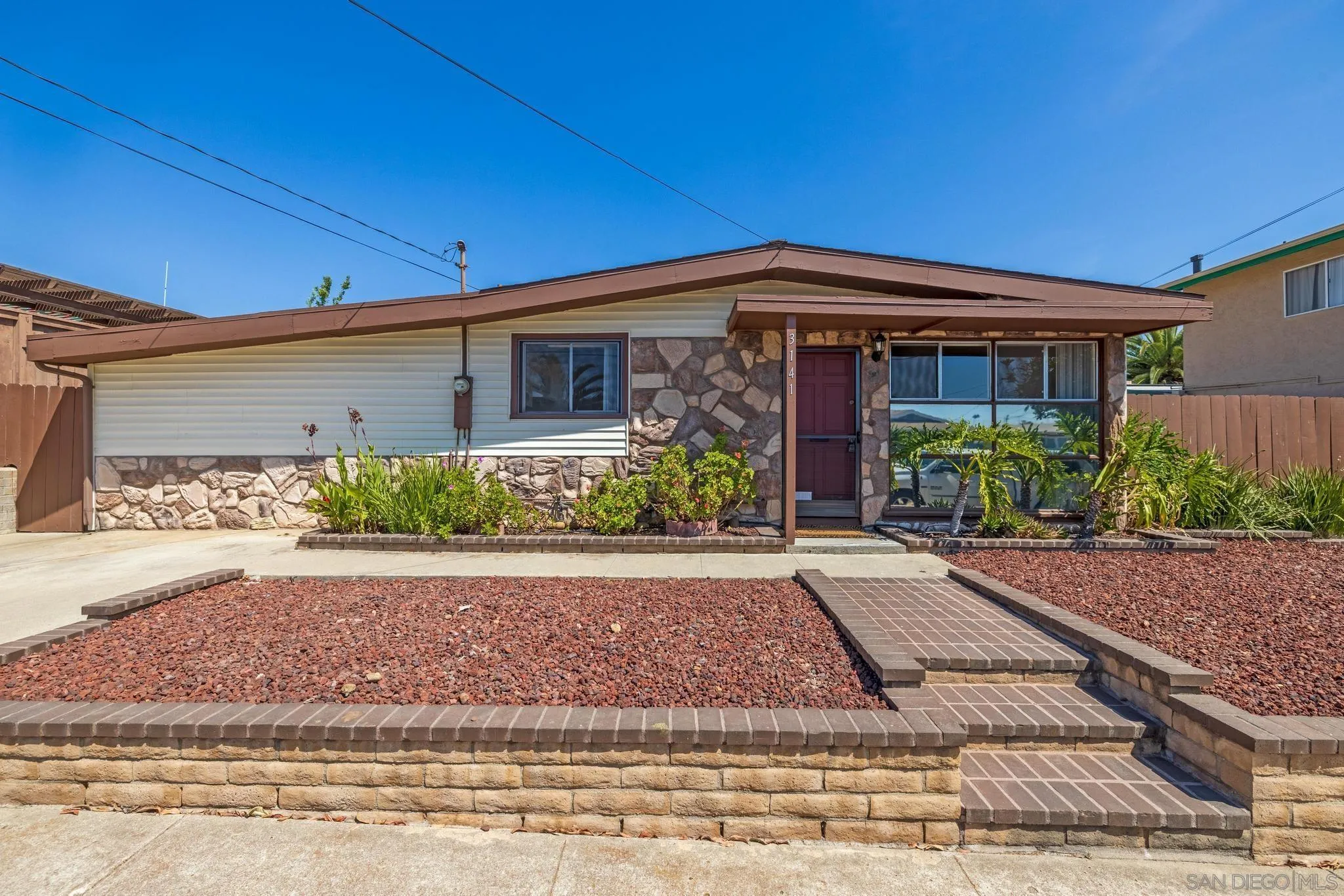 https://cdn.realtyfeed.com/cdn/127/260014205/702a9d59264eedeab6fe3c101a6de0e8.webp