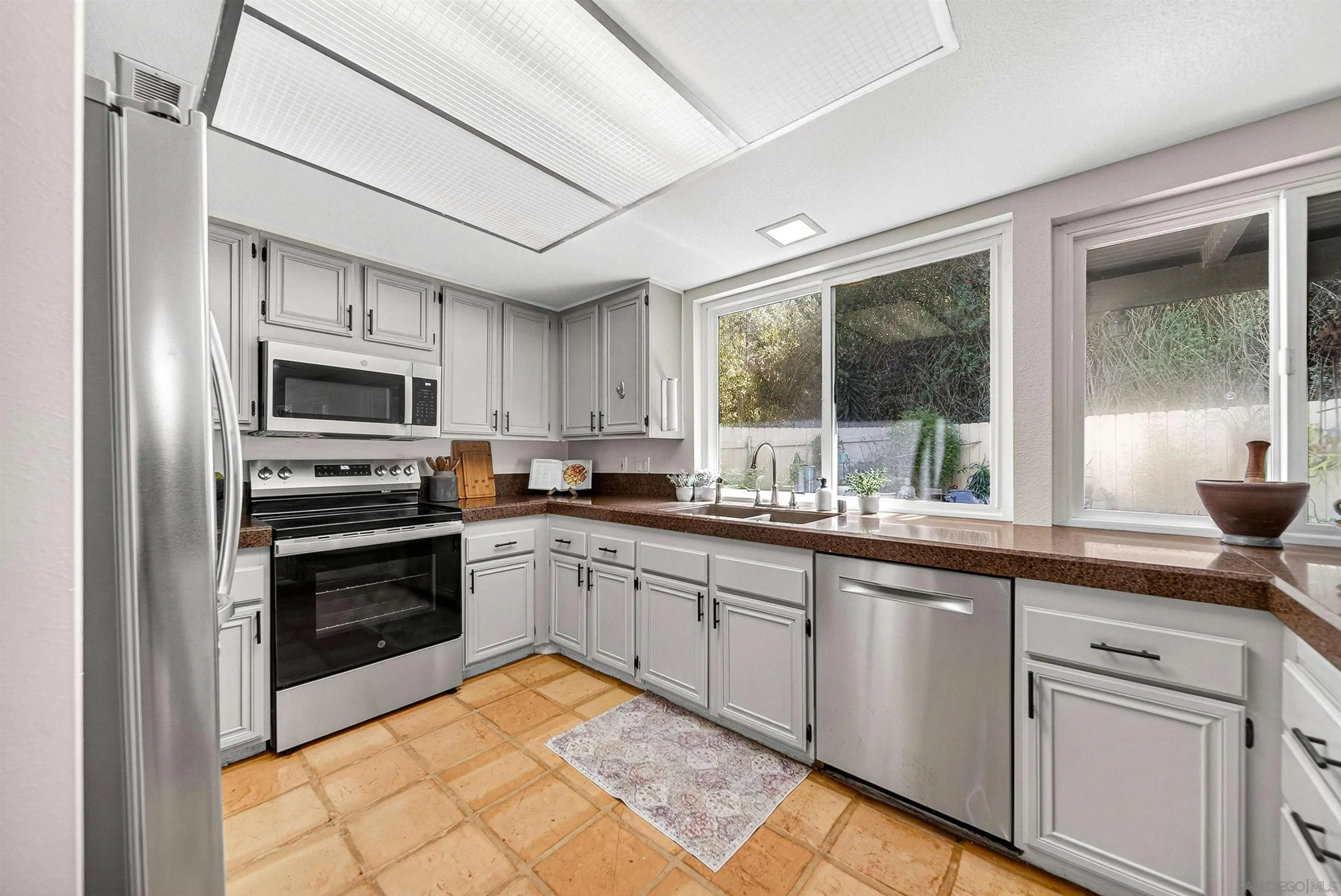 https://cdn.realtyfeed.com/cdn/127/260014206/b232fed190e2c5788e7fe9792a9fbfbb.webp