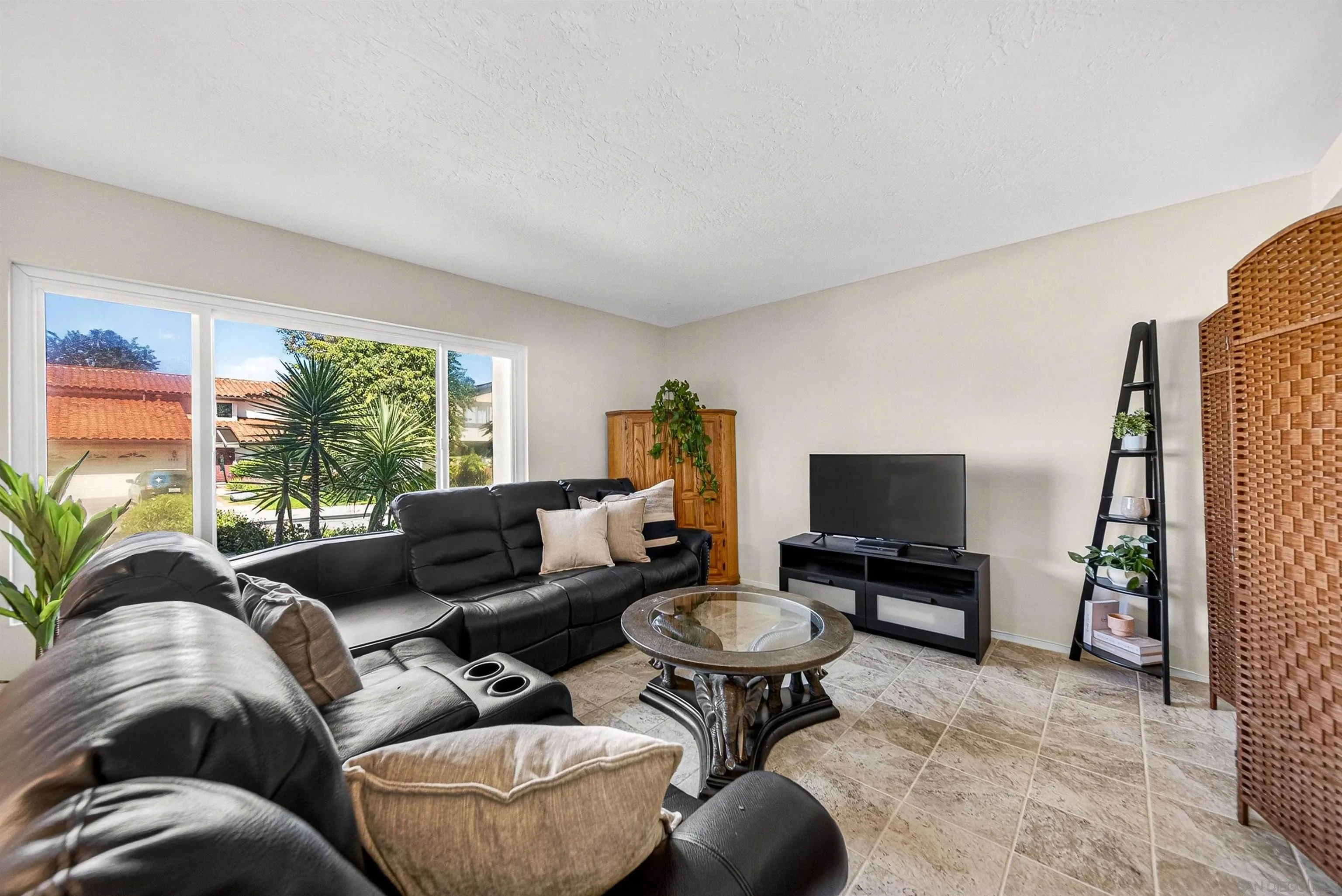 https://cdn.realtyfeed.com/cdn/127/260014206/b34b3e7524d2a4e5c61f67afd0bff5e8.webp