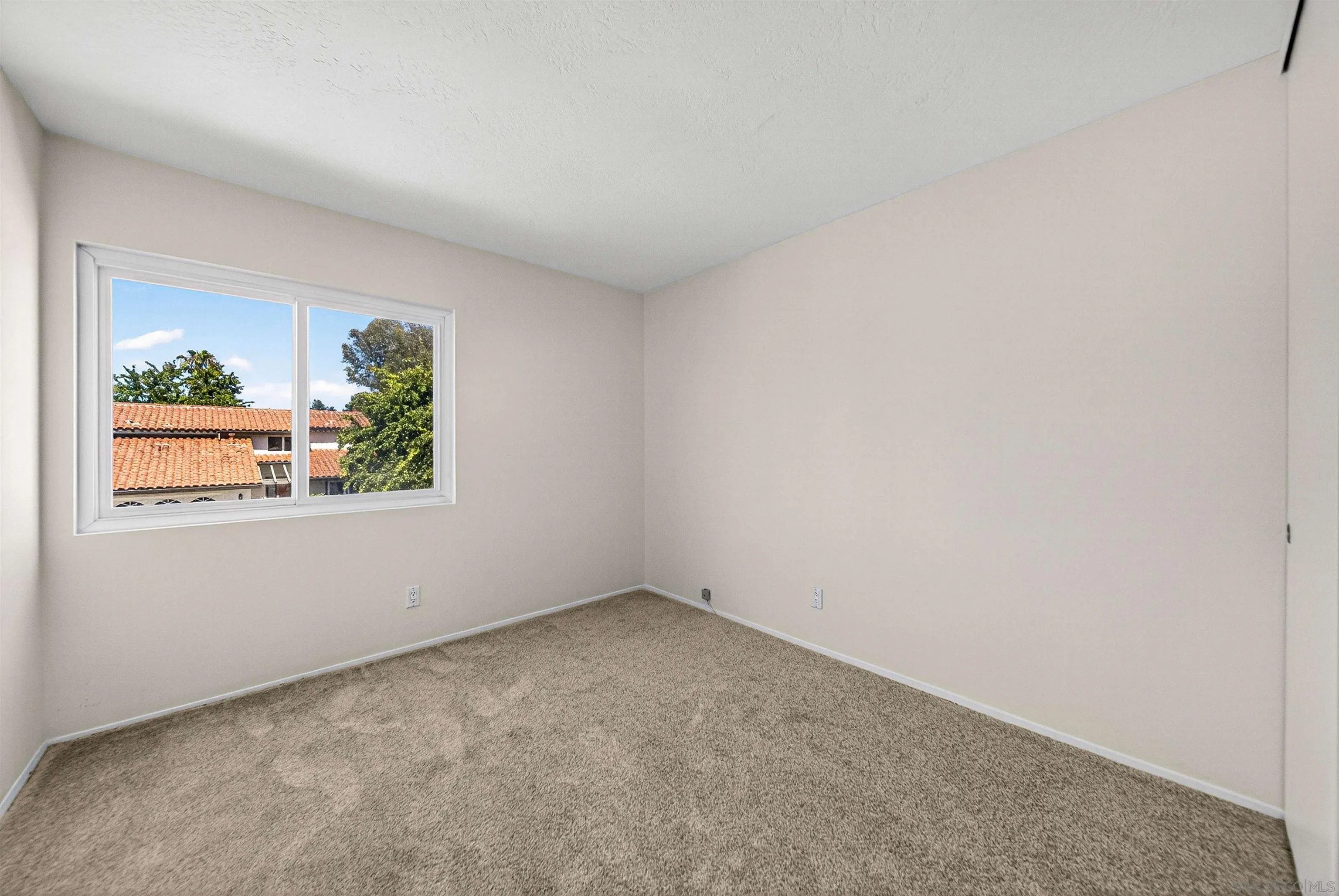 https://cdn.realtyfeed.com/cdn/127/260014206/d144906dff579e674e0758113ac06b7c.webp