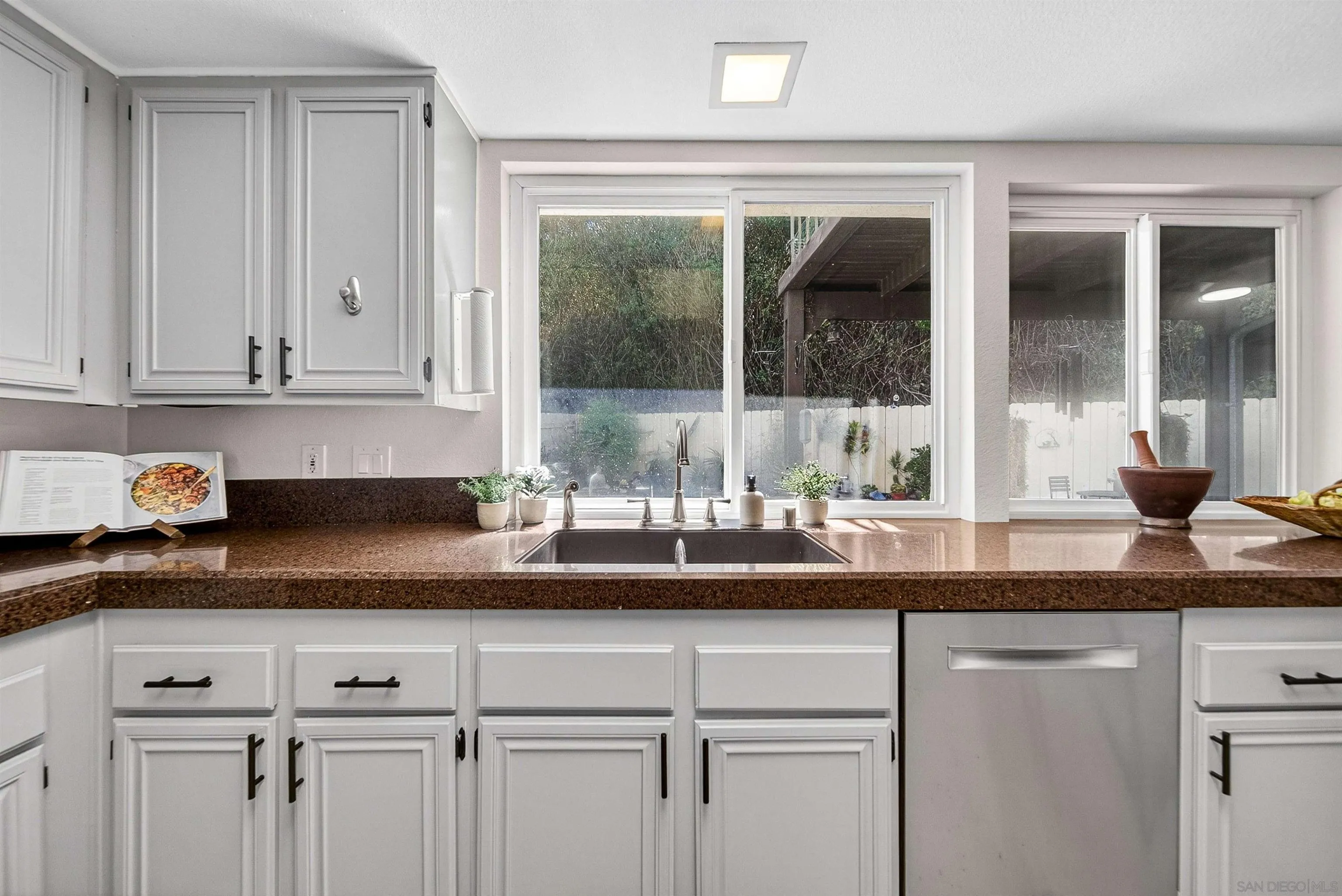 https://cdn.realtyfeed.com/cdn/127/260014206/dc458277801aea93e2ad325d21b3e4e2.webp