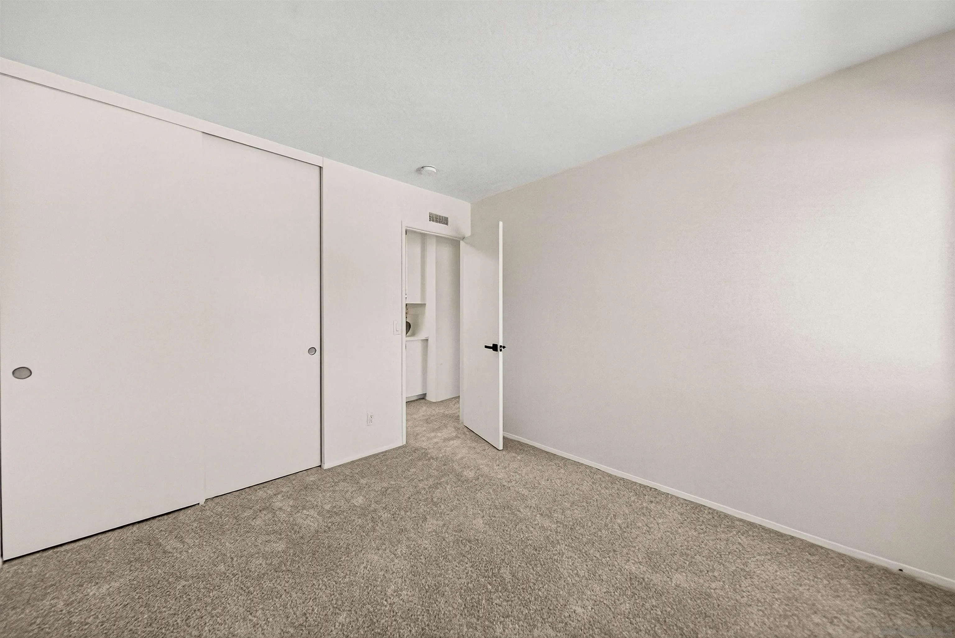 https://cdn.realtyfeed.com/cdn/127/260014206/f85d1b8d1a80baa8780a613aa8e4beb6.webp
