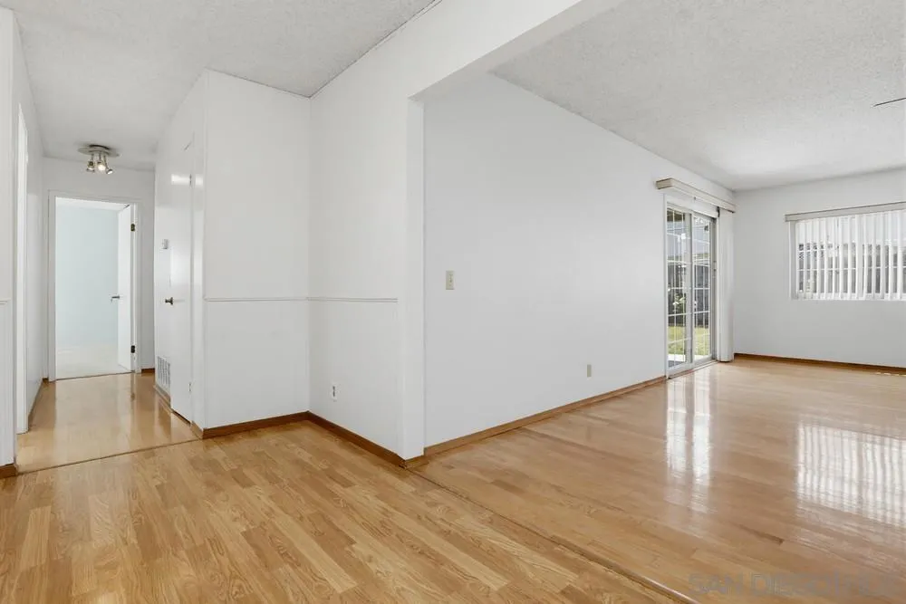 https://cdn.realtyfeed.com/cdn/127/260014207/27bc03e8dc51465d146dc1a463cba439.webp