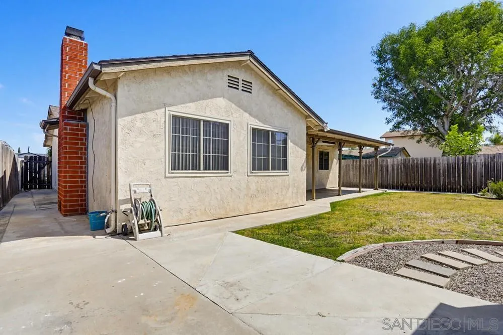 https://cdn.realtyfeed.com/cdn/127/260014207/38f641155bd05f59a42d845e922b46d0.webp