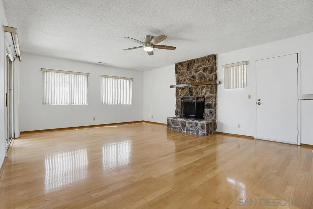 https://cdn.realtyfeed.com/cdn/127/260014207/a4df131a09b8557be4c7545d1621e46a.webp